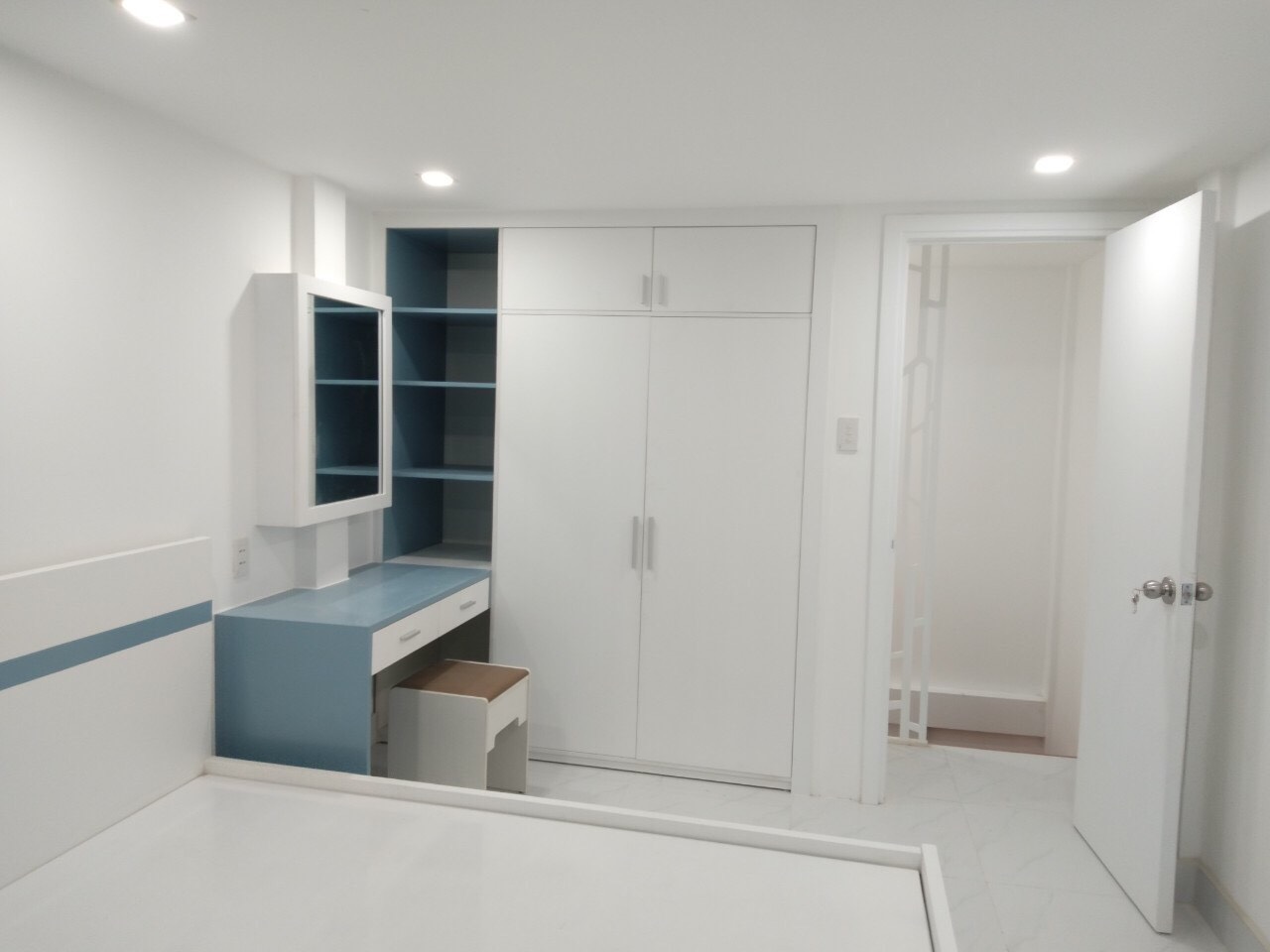 tôi cần bán căn nhà nhỏ đường nguyên khoái quận 4