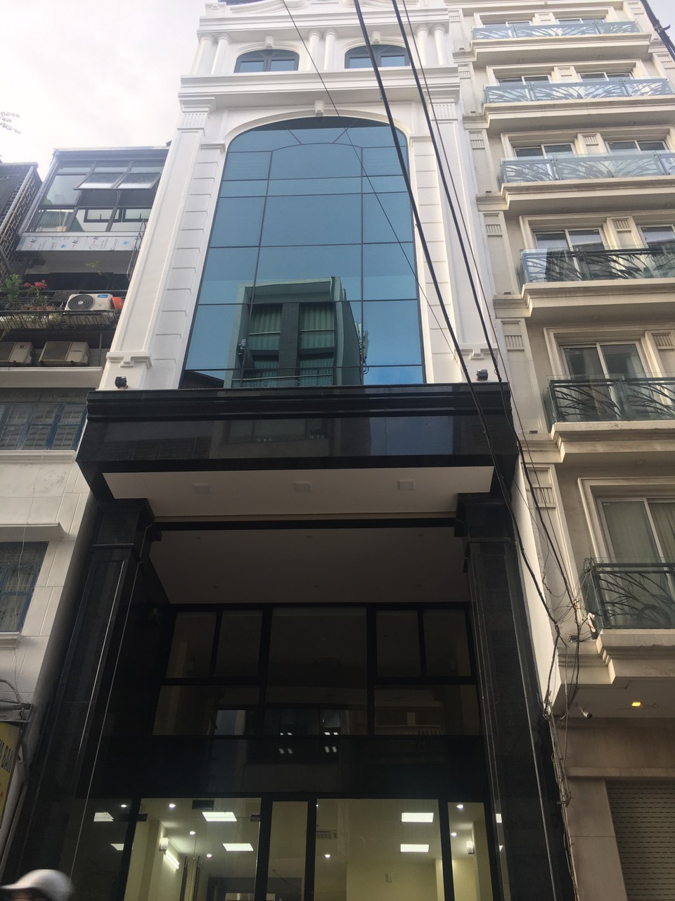 Tòa nhà mặt phố hiếm có trung tâm quận Đống Đa. DT 100m2, xây 8 tầng, Mt 6,5m. Giá 52 tỷ
