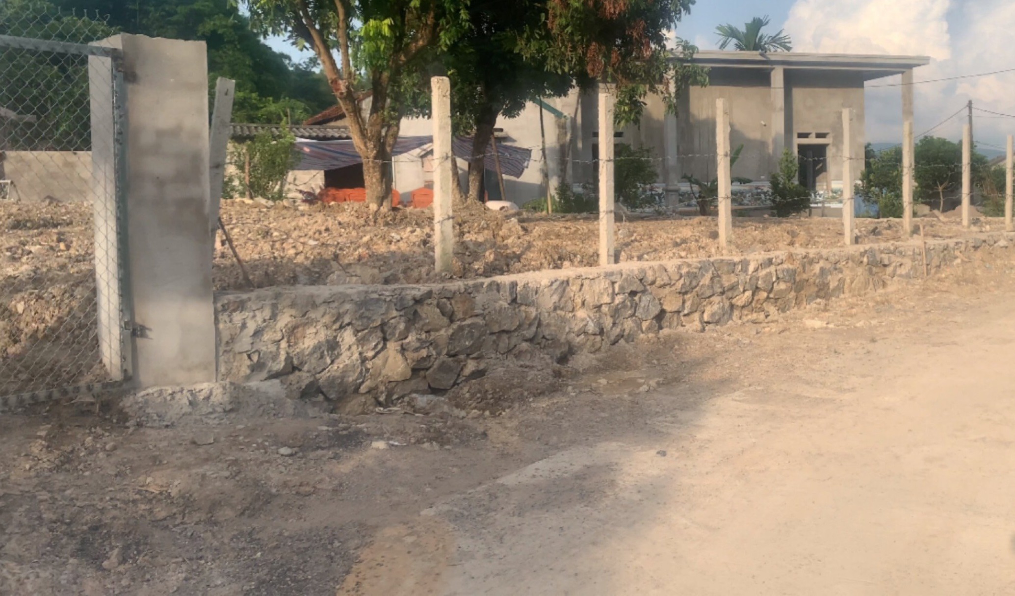 Bán 1000m2 Xóm khì, tt Mãn Đức, Tân Lạc, Hoà Bình Trong đó có 200m ONT, còn lại là cây lâu năm