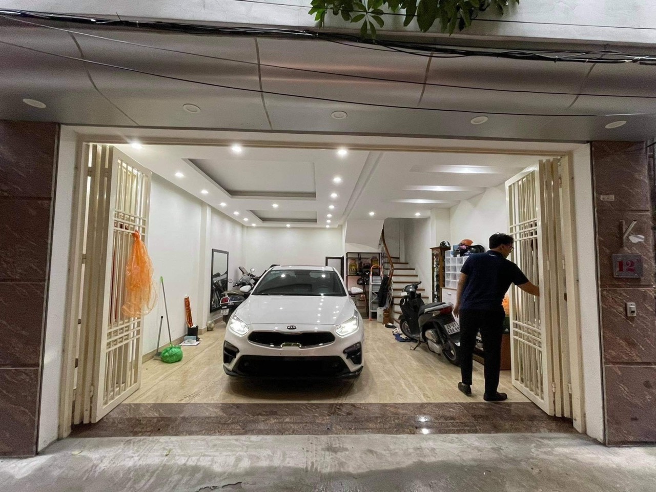 Nhà bán Đình Thôn, vừa ở vừa cho thuê kinh doanh online, ôto vào nhà, gần ngã tư, ba bước chân ra Phố lớn