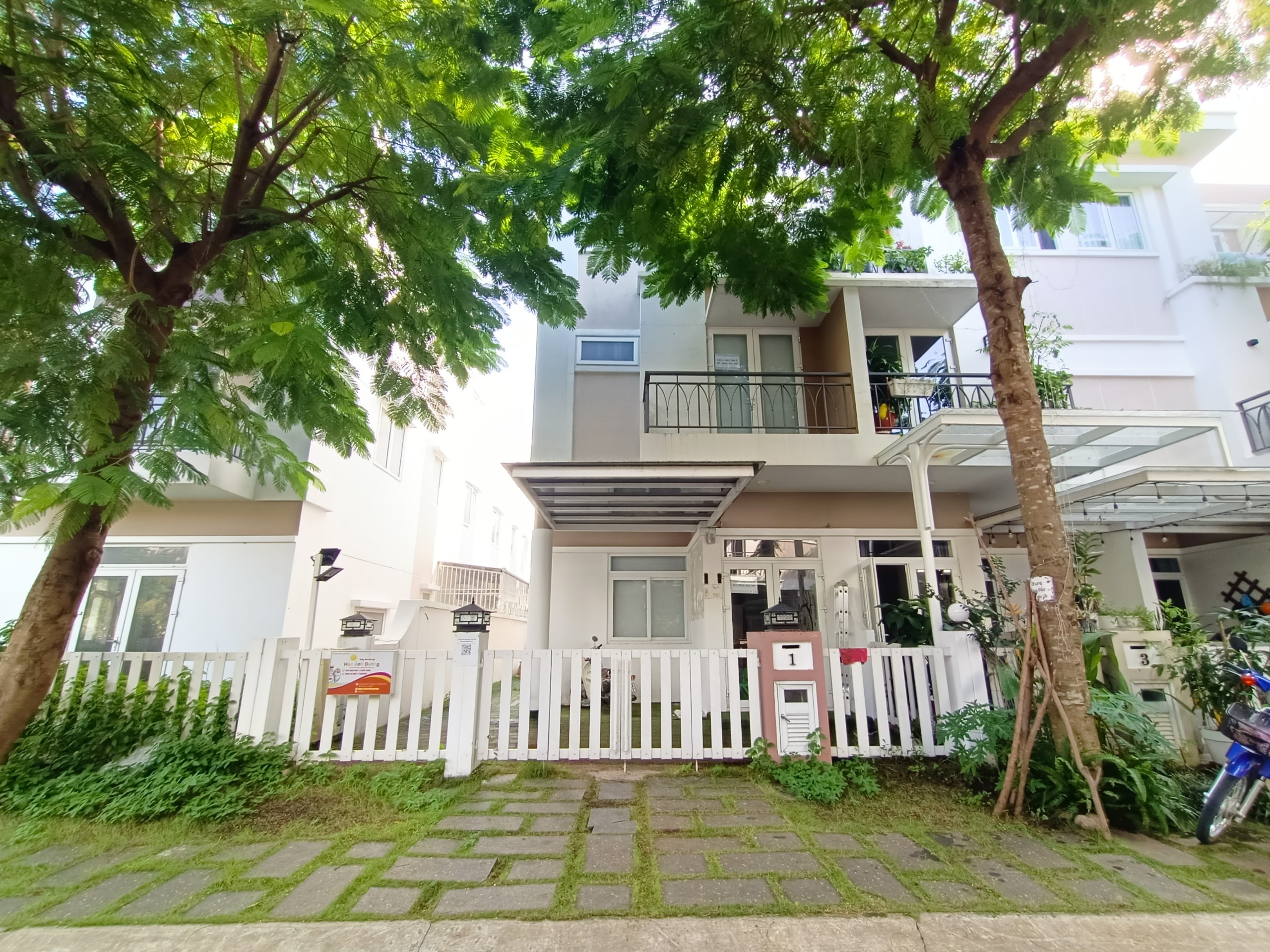 Cho thuê nhà phố liền kề lovera park khu dân cư phong phú 4