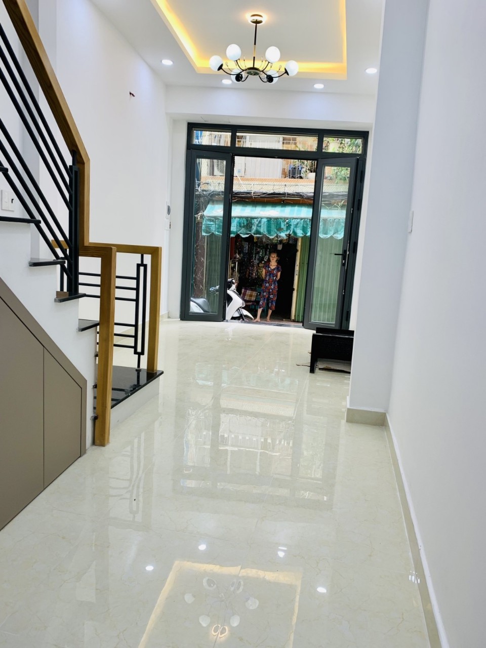 Bán gấp nhà chợ BÀ CHIỂU BÌNH THẠNH DT 32M 4 TẦNG GIÁ 3,6 TỶ