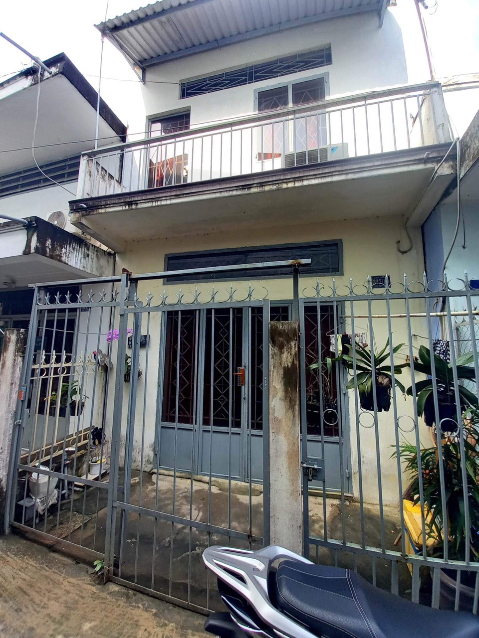 (NHÀ TRỆT LỬNG HẺM 327 ĐƯỜNG TRẦN QUANG DIỆU. THỔ CƯ.100% + GPXD).