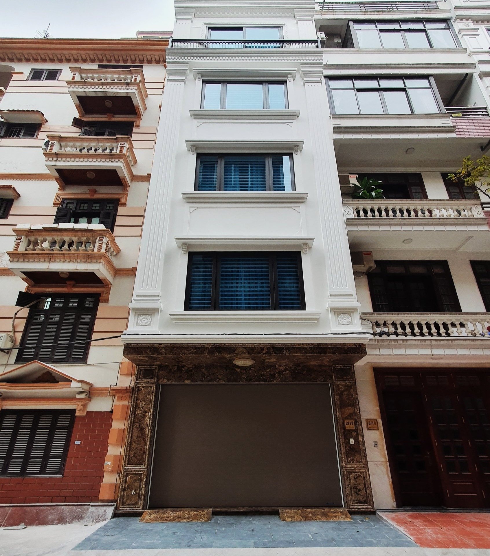 Lạc Trung - Kim Ngưu 7 tầng thang máy - 90m2 ô tô vào nhà - Mặt tiền 6m - Siêu VIP- 0976469163