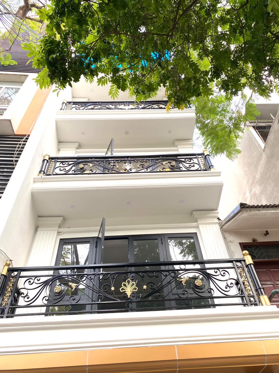 ÔTÔ TRÁNH - VỈA HÈ RỘNG THÊNH THANG - KHU VỰC ĐÔNG SINH VIÊN - THANG MÁY - MỚI ĐẸP - Ở - KINH DOANH