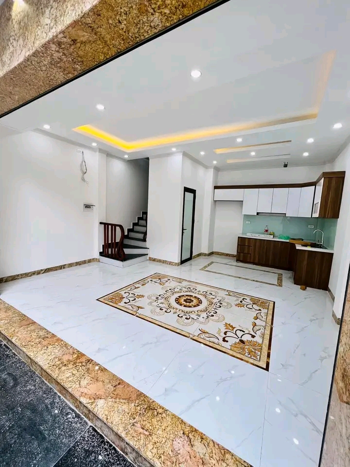 Bán nhà Nguyễn Khang Cầu Giấy 36m2 5 tầng mặt tiền 5.3m giá chào 4.8 tỷ