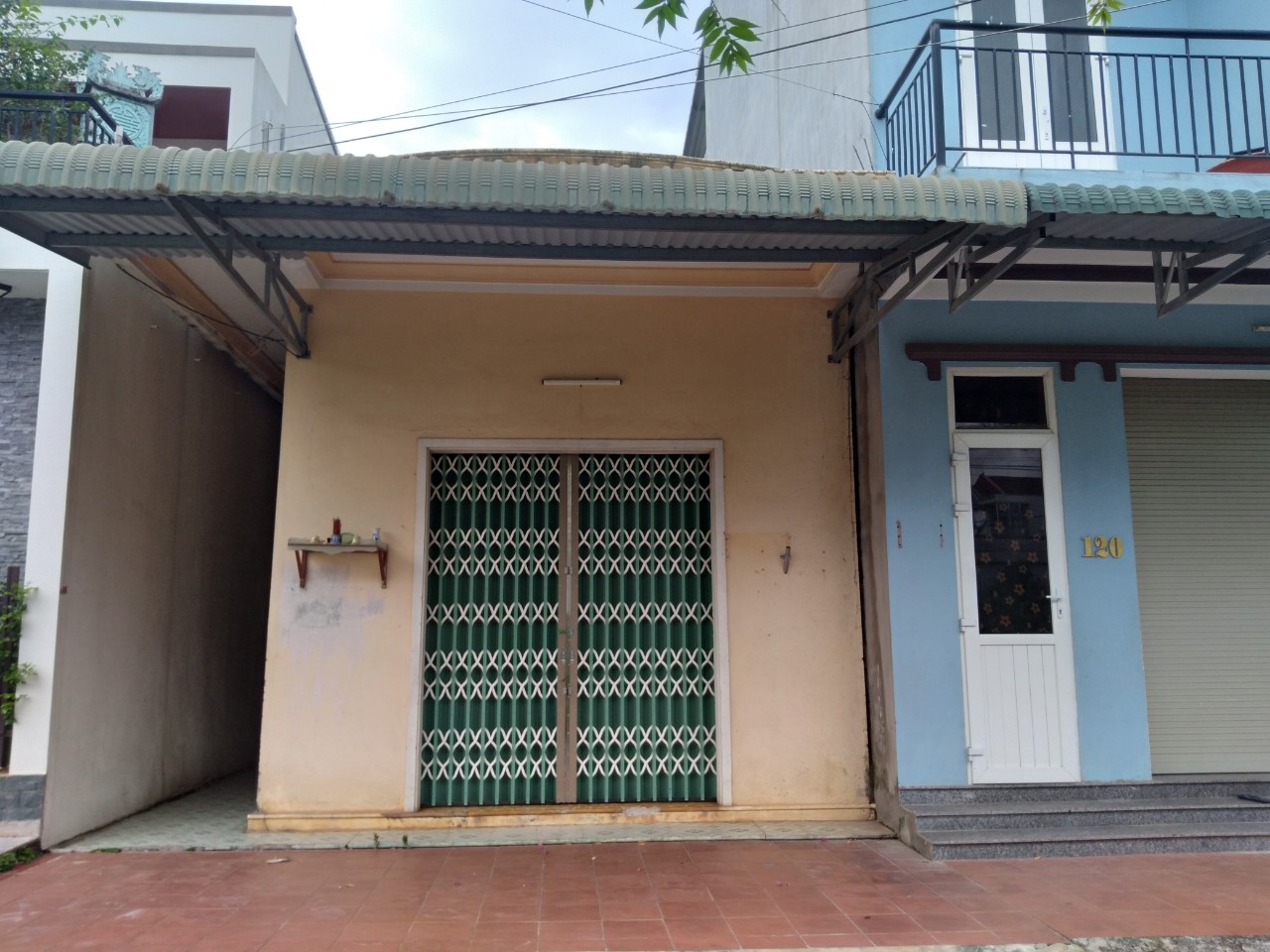 CHỦ KẸT TIỀN, CẦN BÁN GẤP NHÀ MT ĐƯỜNG NHỰA HUỲNH THÚC KHÁNG, TRUNG TÂM TP ĐÔNG HÀ, LH: 097.248.74.74