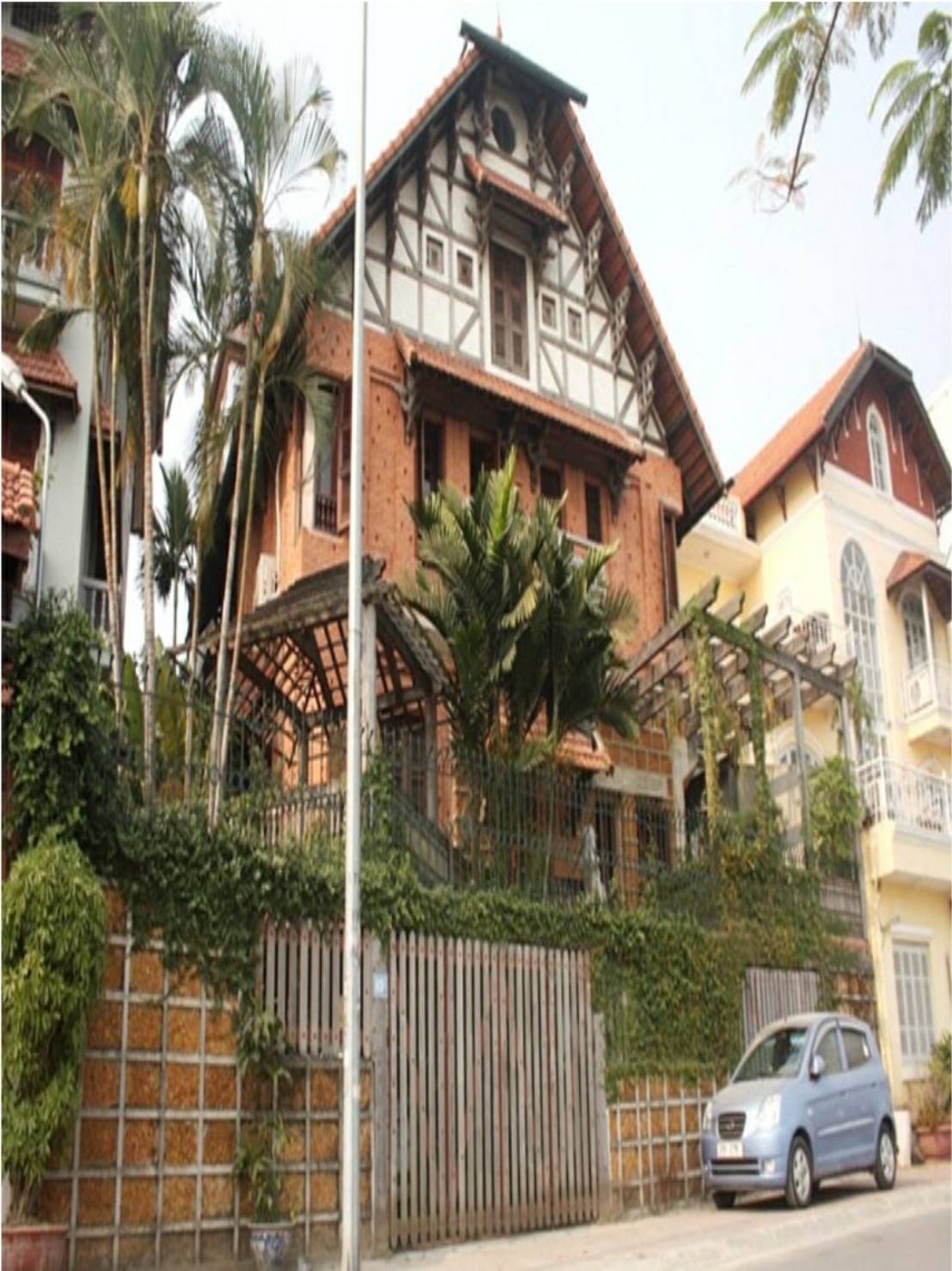 BIỆT THỰ HỒ TÂY LỘNG GIÓ - GARA Ô TÔ SÂN VƯỜN - LÔ GÓC - SÁT HỒ TÂY - AN SINH ĐỈNH DT 115M2.