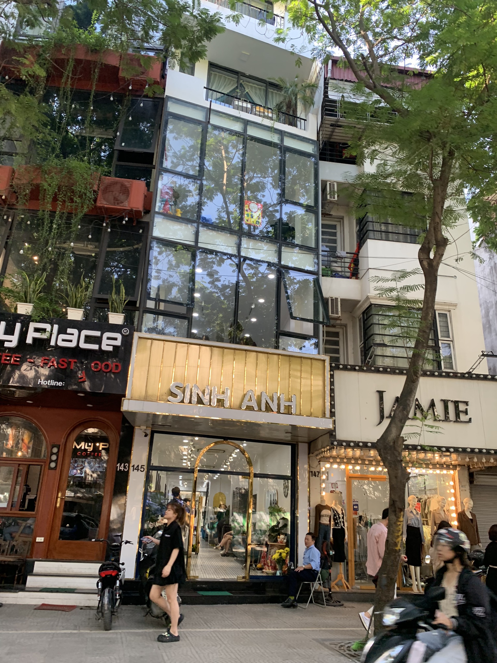 Cho thuê nhà MBKD mặt đường Ô Chợ Dừa - Ngã 6 Xã Đàn 130m2 x MT5m