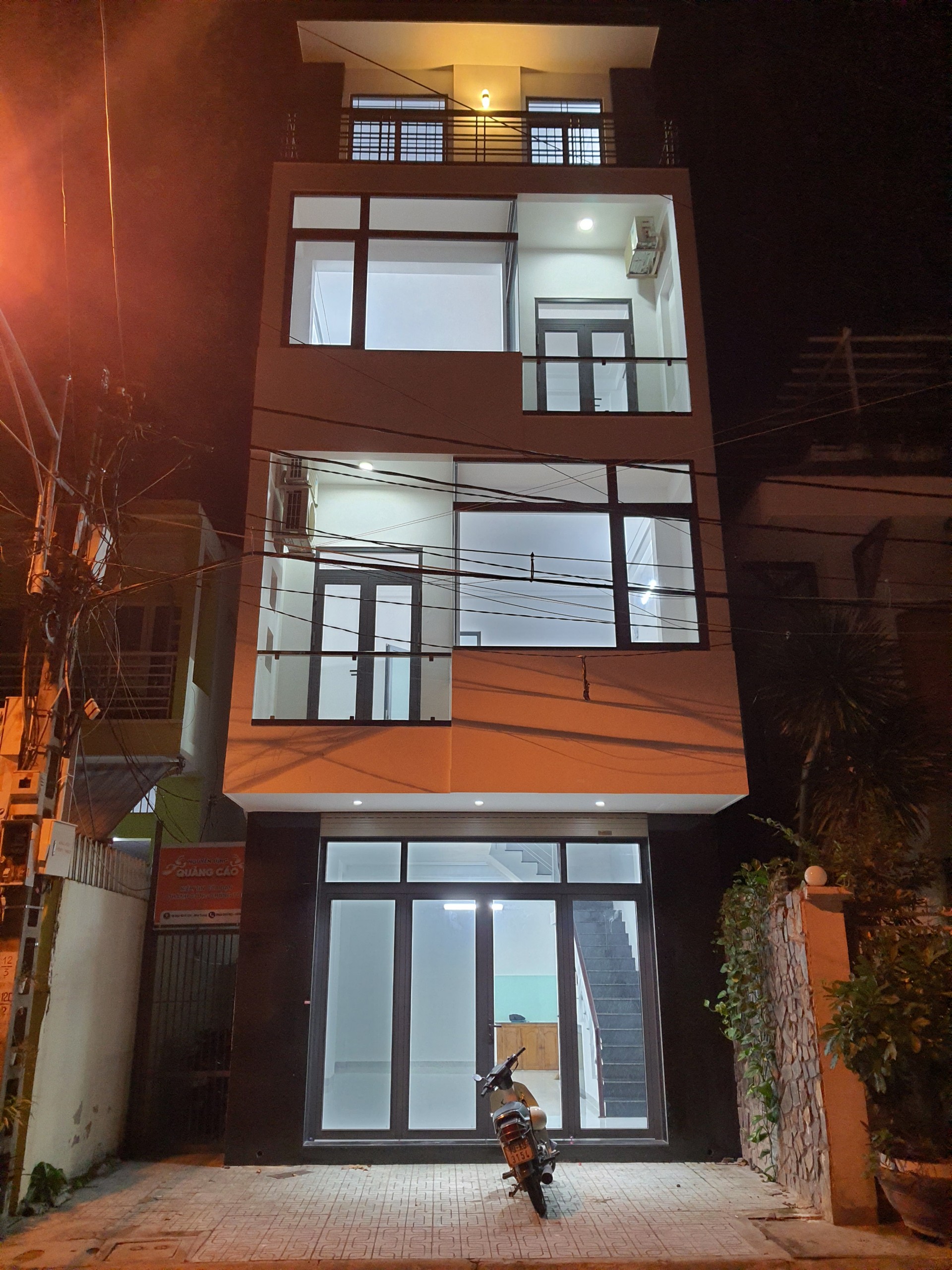 Bán nhà 4 tầng TTTP Nha Trang DTSD:184m², Giá 8,5 tỷ