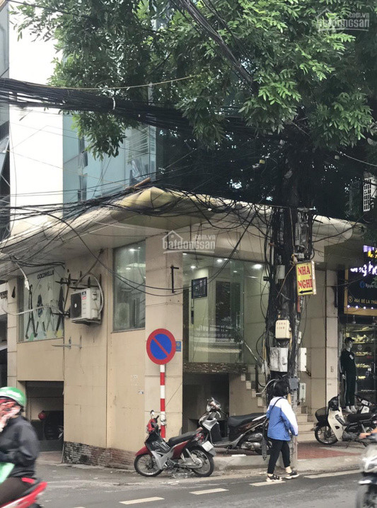 Cho thuê nhà mặt phố HOÀNG VĂN THÁI, 100M2, Mặt tiền 6M