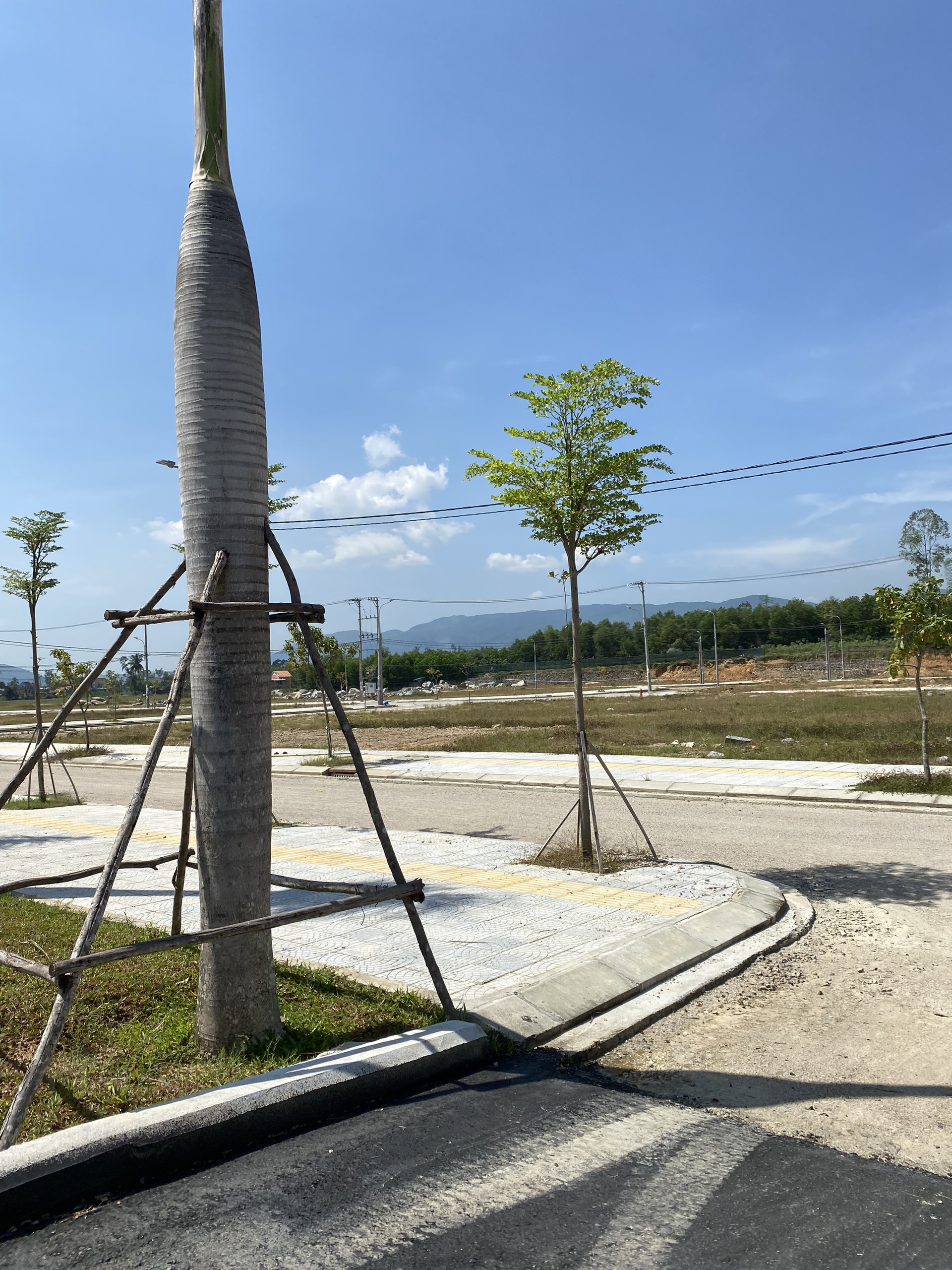 10 LÔ SUẤT NGOẠI GIAO KHU PHỐ CHỢ ĐÔNG PHÚ