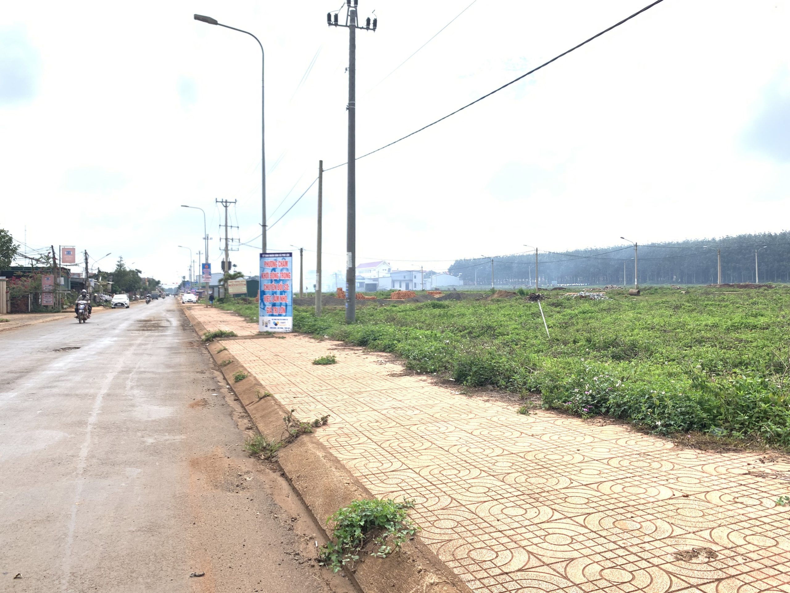 Tôi đang có lô mặt tiền 22m đường nhựa đối diện chợ Phú Lôc, Krong Năng. Cần bán nhanh để chi trả ngân hàng.