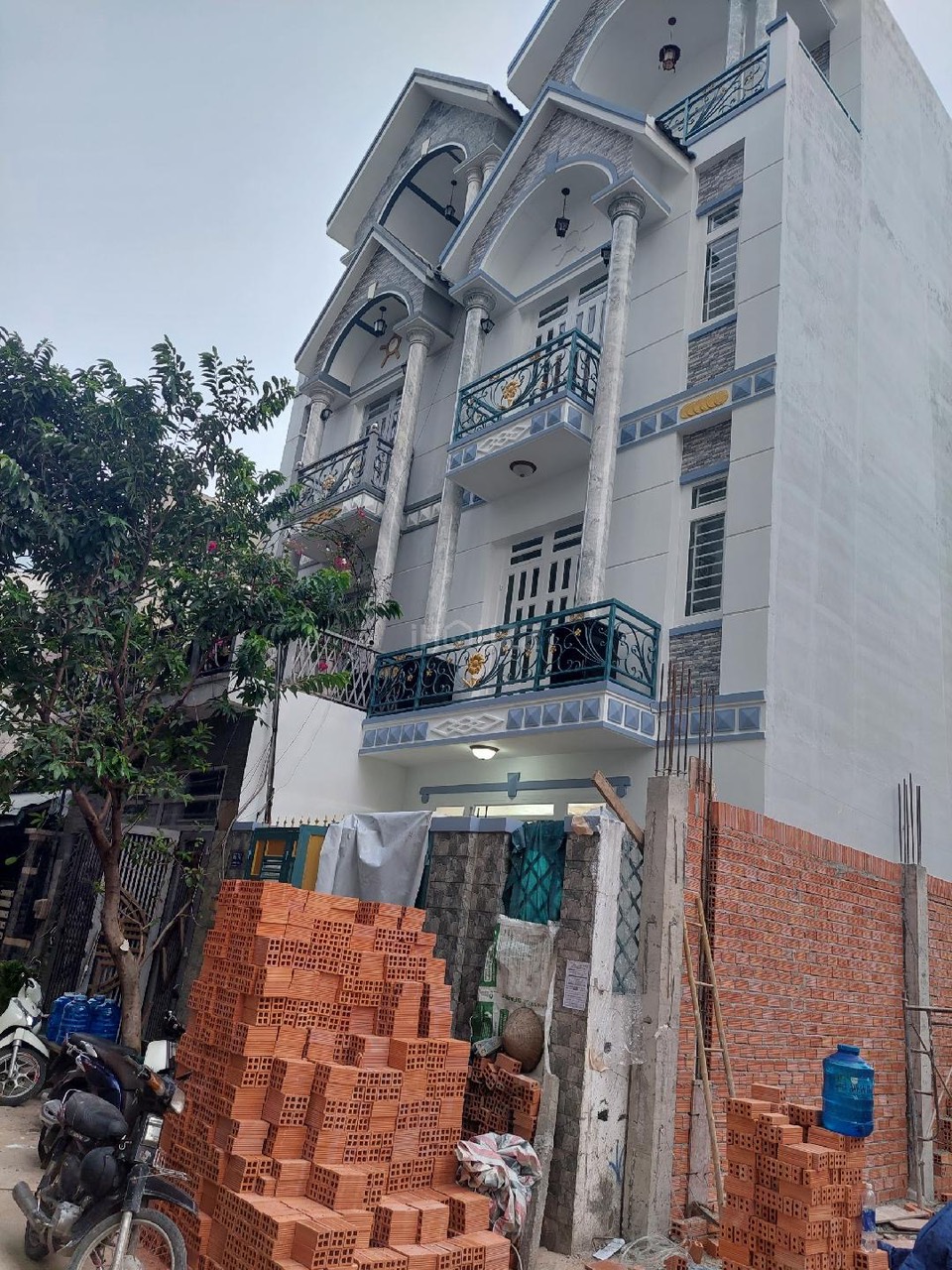 NHÀ HXH HƯƠNG LỘ 2 HẺM NHÀ GIÀU ,KHU BỆNH VIỆN BÌNH TÂN, NGANG HIẾM 5 X 13, 4 TẦNG .GIÁ CHỈ 6 TỶ 5