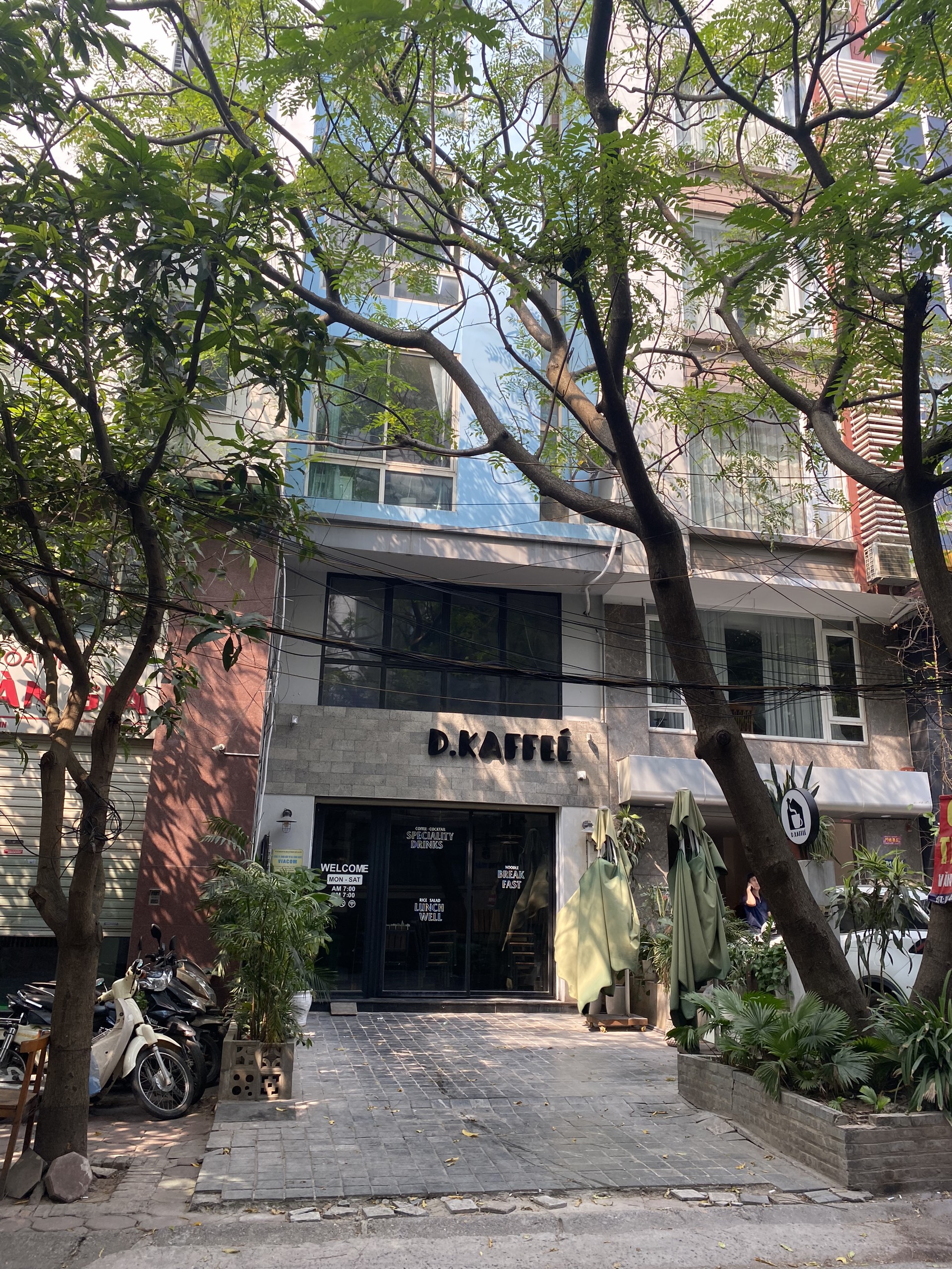 Cho thuê nhà mặt phố siêu đẹp PHỐ HUẾ, DIỆN TÍCH 180M2, Mặt tiền 8M