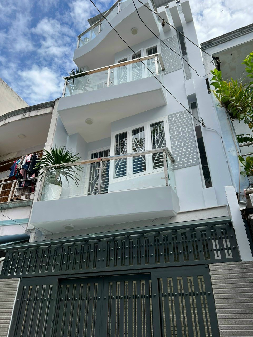 Chính chủ Cần bán nhà Vườn Lài Hẻm Nhựa 5m 50M2 5 Tầng chỉ 6 Tỷ hơn TL mạnh.