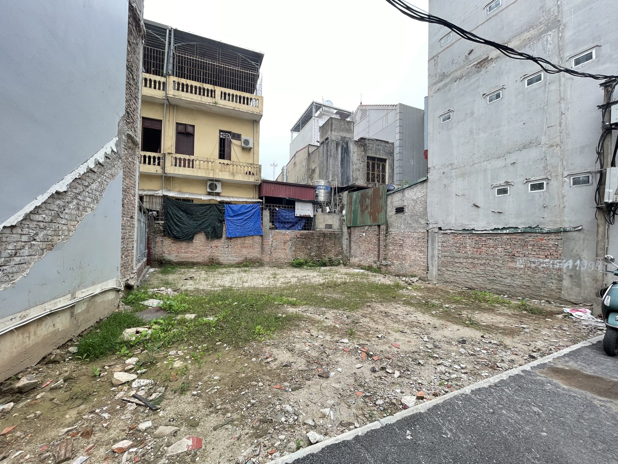 Đất An Đào, giáp Vin, đường trải nhựa giá 2.1 tỷ.