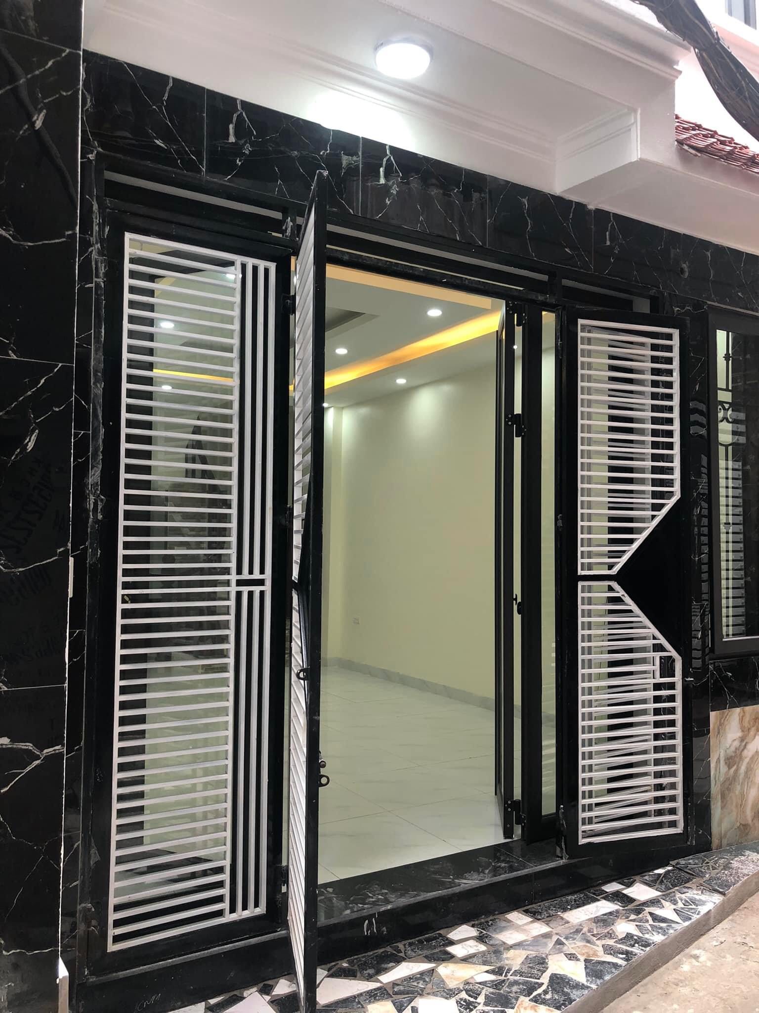 BÁN NHÀ MỚI HOÀNG HOA THÁM, GẦN PHỐ, 35M*5TANG, MT 4M, GIÁ 4,25 TỶ