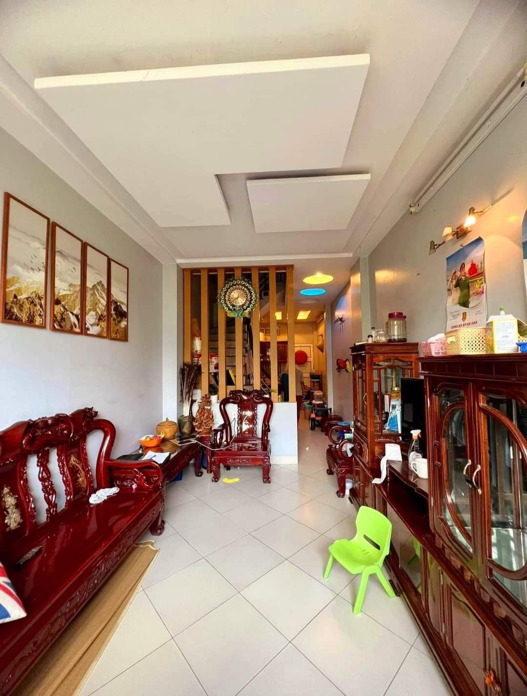 Siêu phẩm Vạn Phúc ! tặng nội thất xịn xò, ôtô tránh đỗ, trung tâm, an sinh. 38mx 4T, giá chưa đến 5 tỷ.