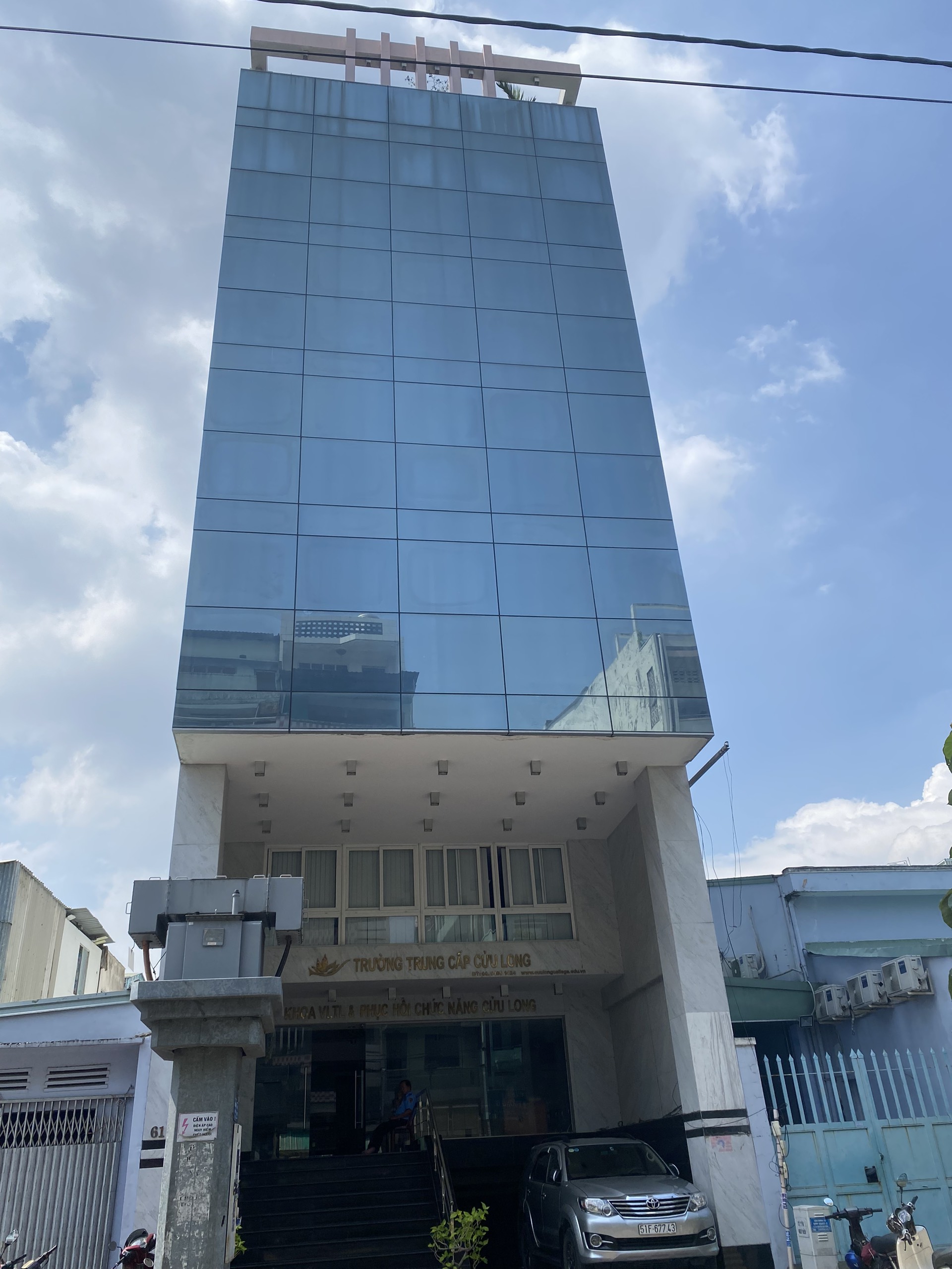 chính chủ cho thuê tòa nhà MT Nguyễn Phúc NGuyên 6x18, 2 hầm 8 tầng- giá 270 tr