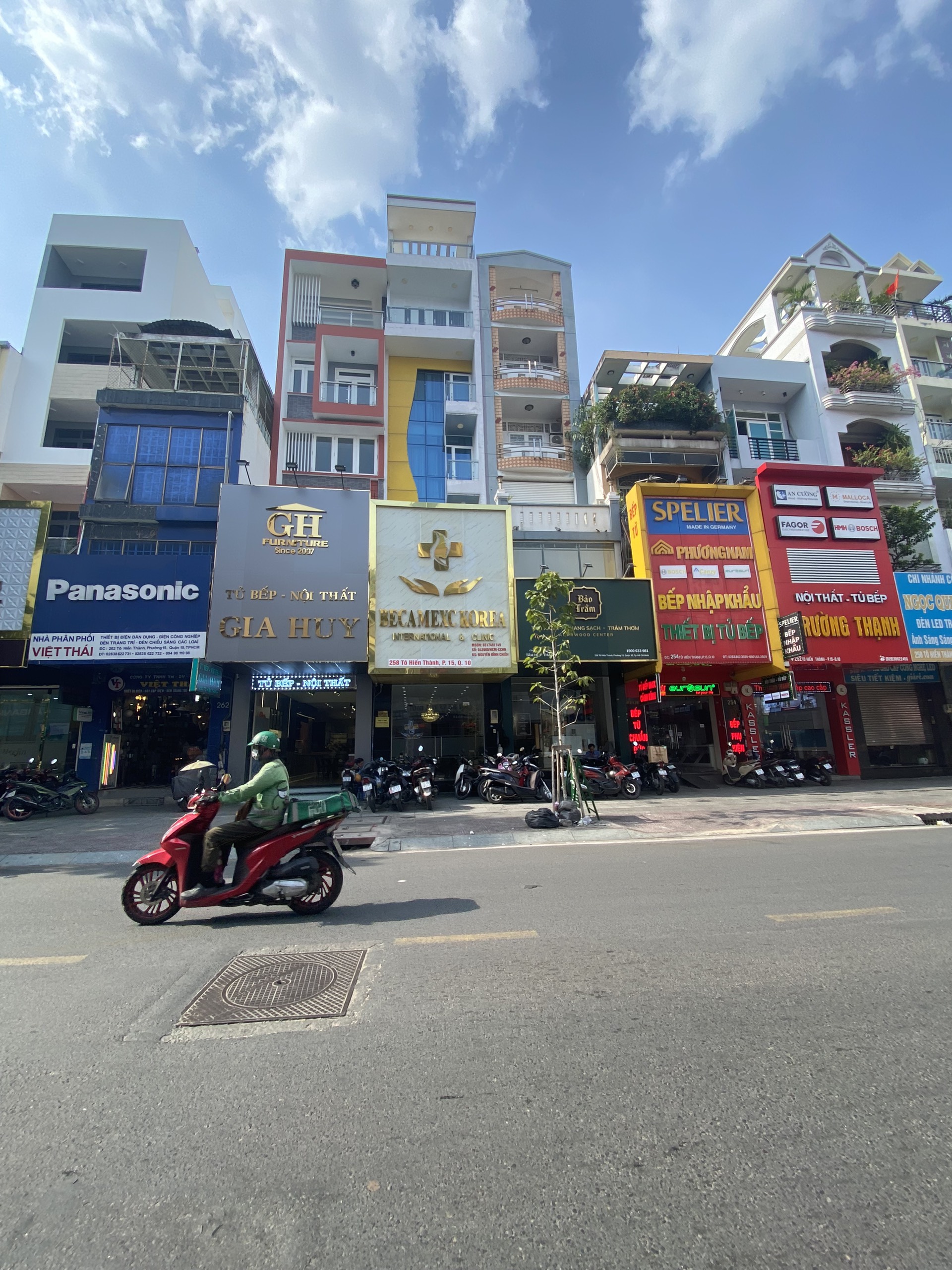 kẹt nợ ngân hàng bán gấp Mặt Tiền Nguyễn Trãi ( 2 chiều) 8x17 - giá 47 tỷ tl.