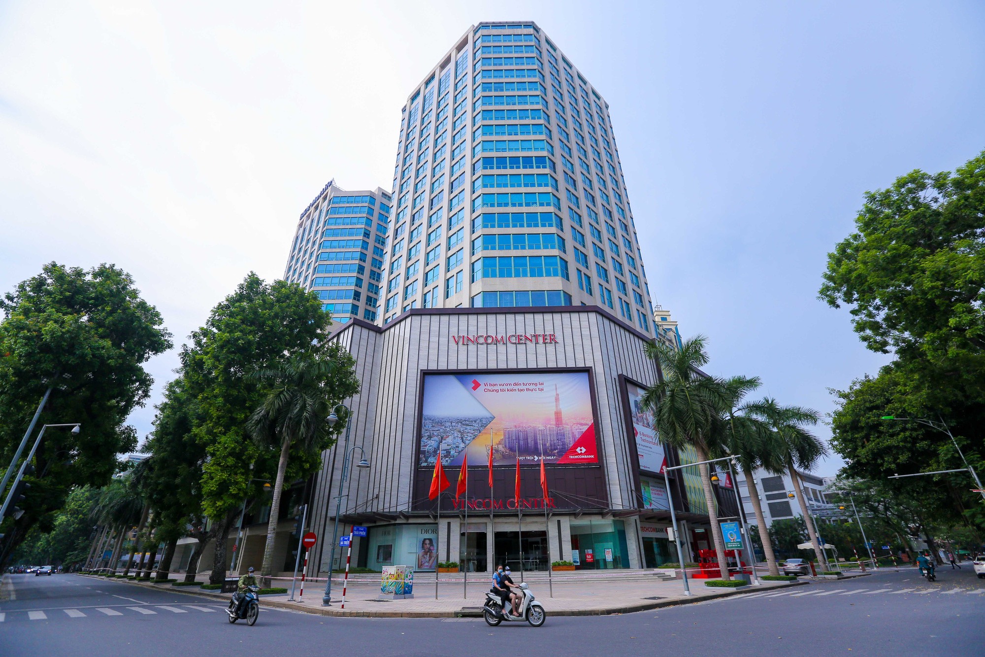 Mặt phố Bà Triệu - Gần ngã 5 Nguyễn Du - 170m2 7 tầng thang máy cho thuê 1.2 tỷ/năm - Giá chỉ 99 tỷ