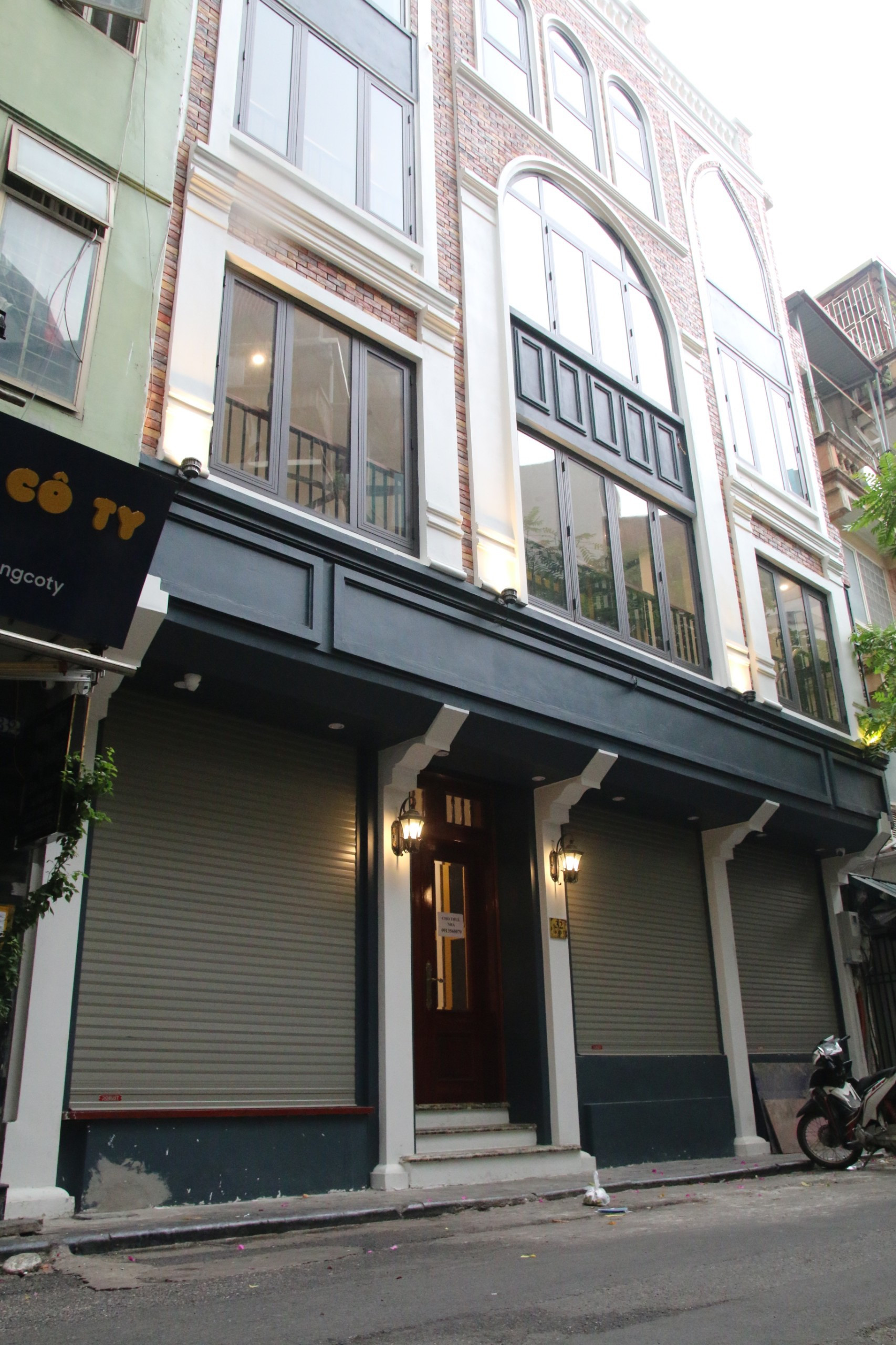 Cho thuê MBKD Hội Vũ- Hoàn Kiếm-dt: 50m2, 4 tầng, mt:10m.