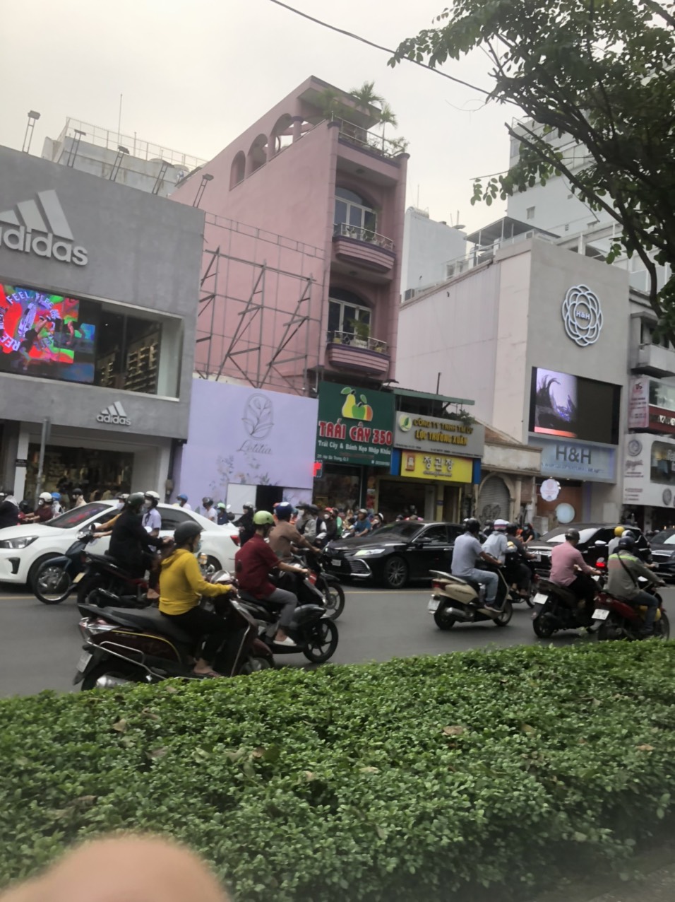 SIÊU VỊ TRÍ ĐƯỜNG THƯƠNG HIỆU Mặt Tiền Hai Bà Trưng 9x16- giá 125 tỷ tl