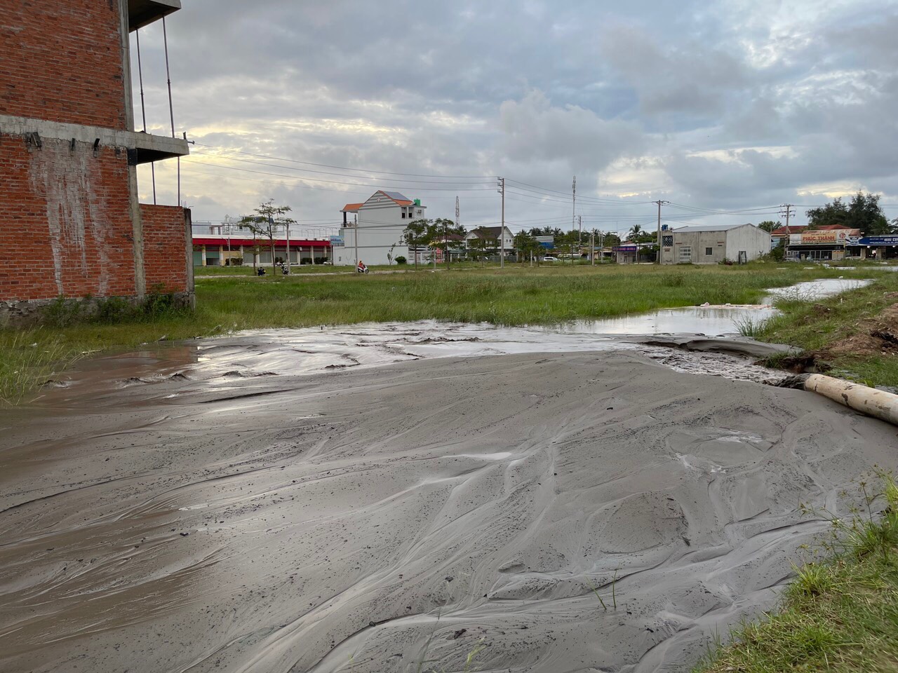 CẦN BÁN LÔ ĐẤT FULL THỔ CƯ NGAY TRUNG TÂM HUYỆN THẠNH PHÚ