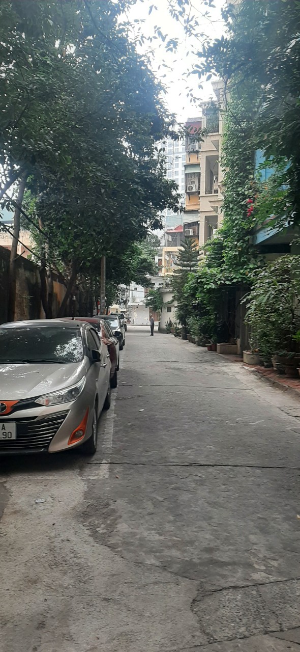 Bán nhà Hoàng Quốc Việt Cầu Giấy, 2 Ô TÔ tránh nhau, Phân Lô, Kinh doanh, Văn Phòng, 40m2 x 5 tầng, giá 8.7 tỷ