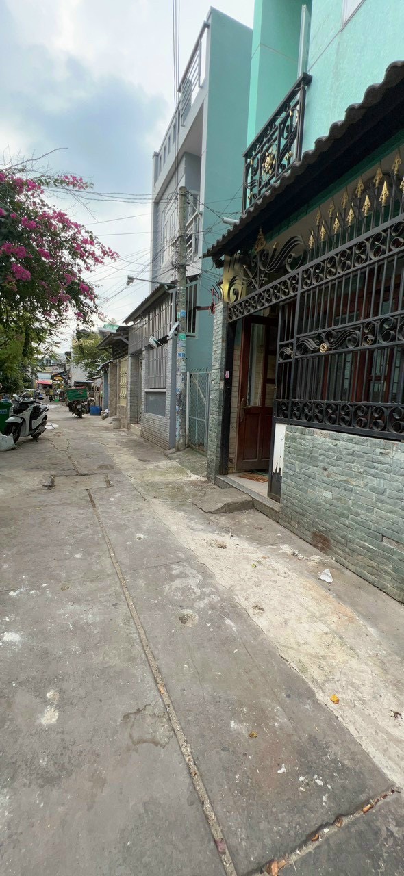 Bán nhà ngay chợ Bình Trị Đông Bình Tân 32M2 4 tầng chỉ 3 tỷ4 TL.