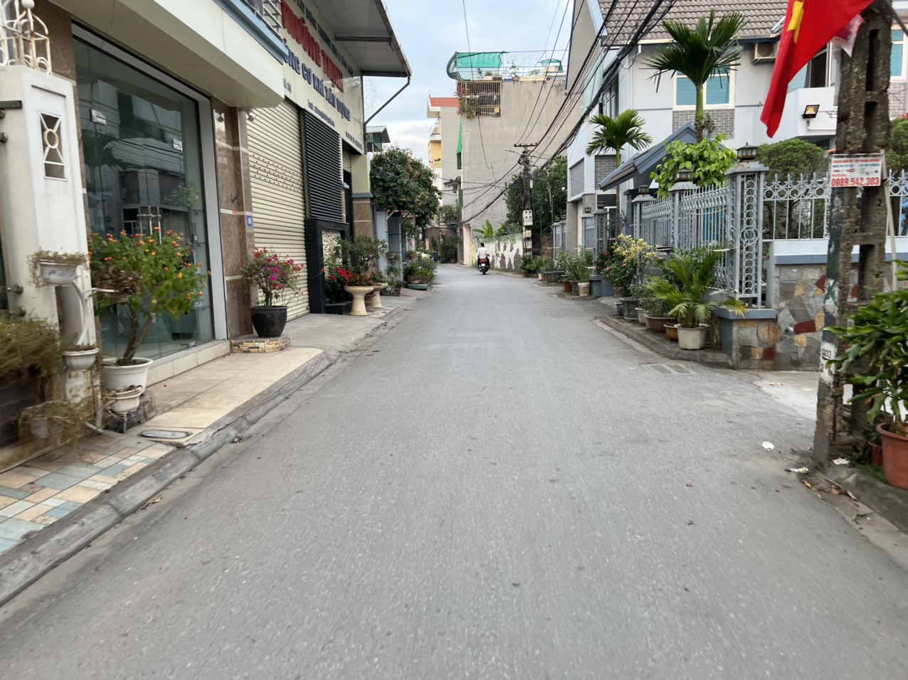 Cần tiền bán gấp 144m2 đất trục chính xóm 1 Đông Dư, Gia Lâm. Xây biệt thự siêu đẹp.