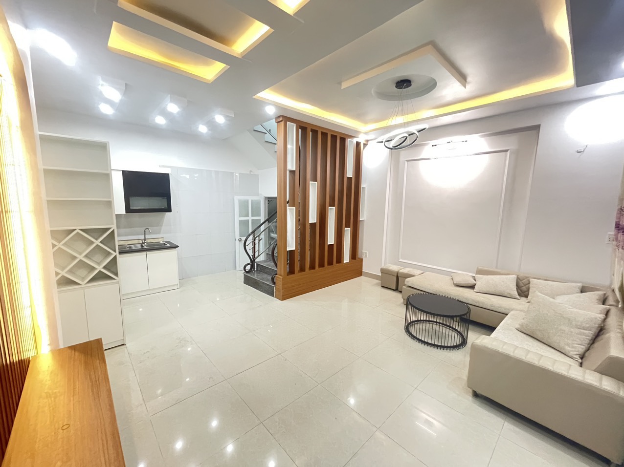 🎤Siêu phẩm nhà 4 tầng phố Thiên Lôi - Lê Chân✅ Vị trí Ngõ nông Ô tô cách nhà 10m, oto đỗ ngoài ngày đêm, gara hàng