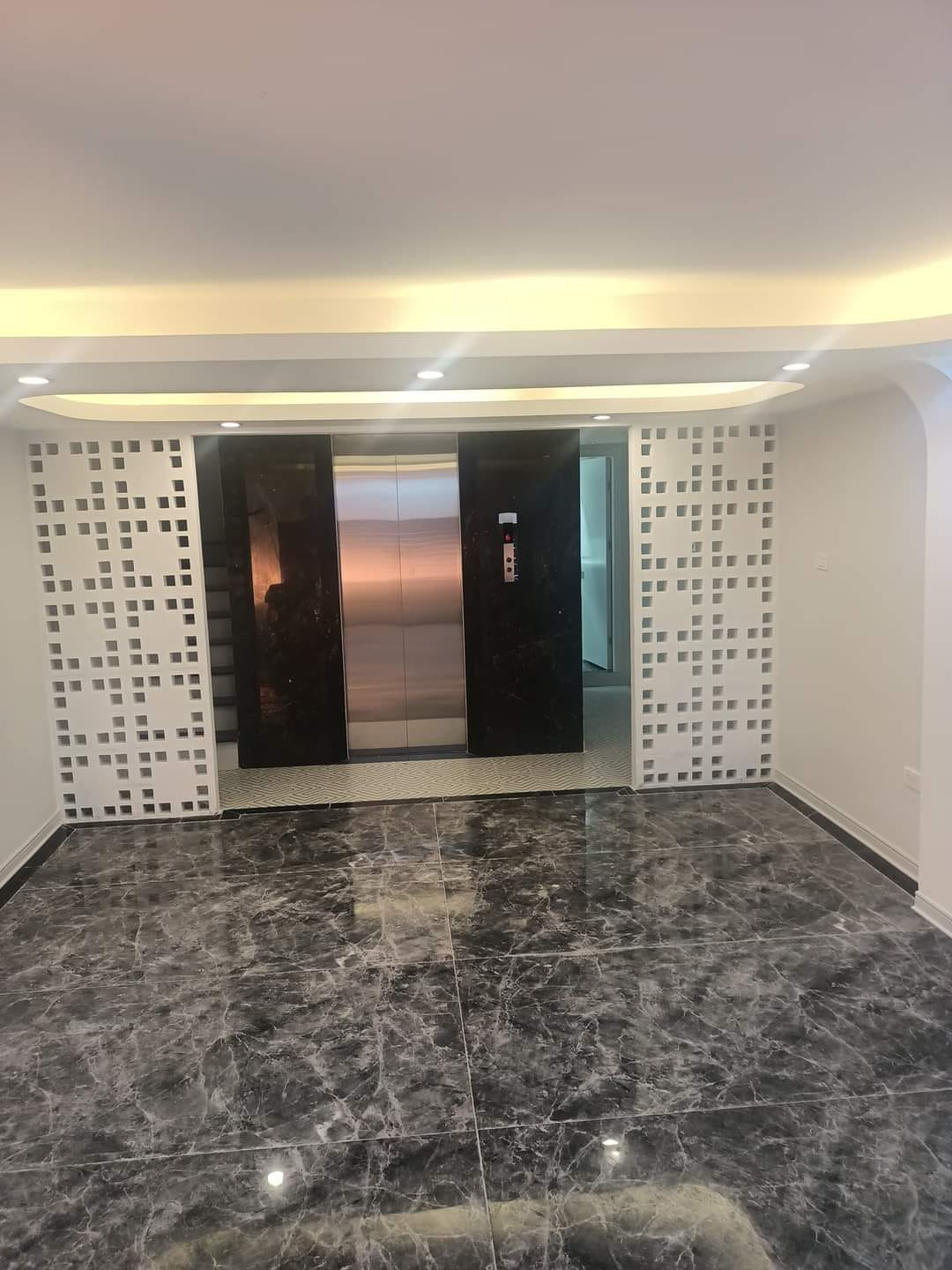 Bán nhà mặt phố Hoàng Ngân Cầu Giấy 43m2 7 tầng thang máy, kinh doanh