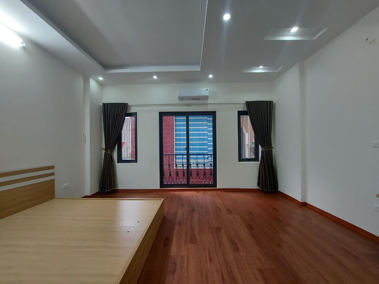 Bán nhà Xuân Thủy Cầu Giấy 60m2 7 tầng, thang máy, mặt tiền 5.25m