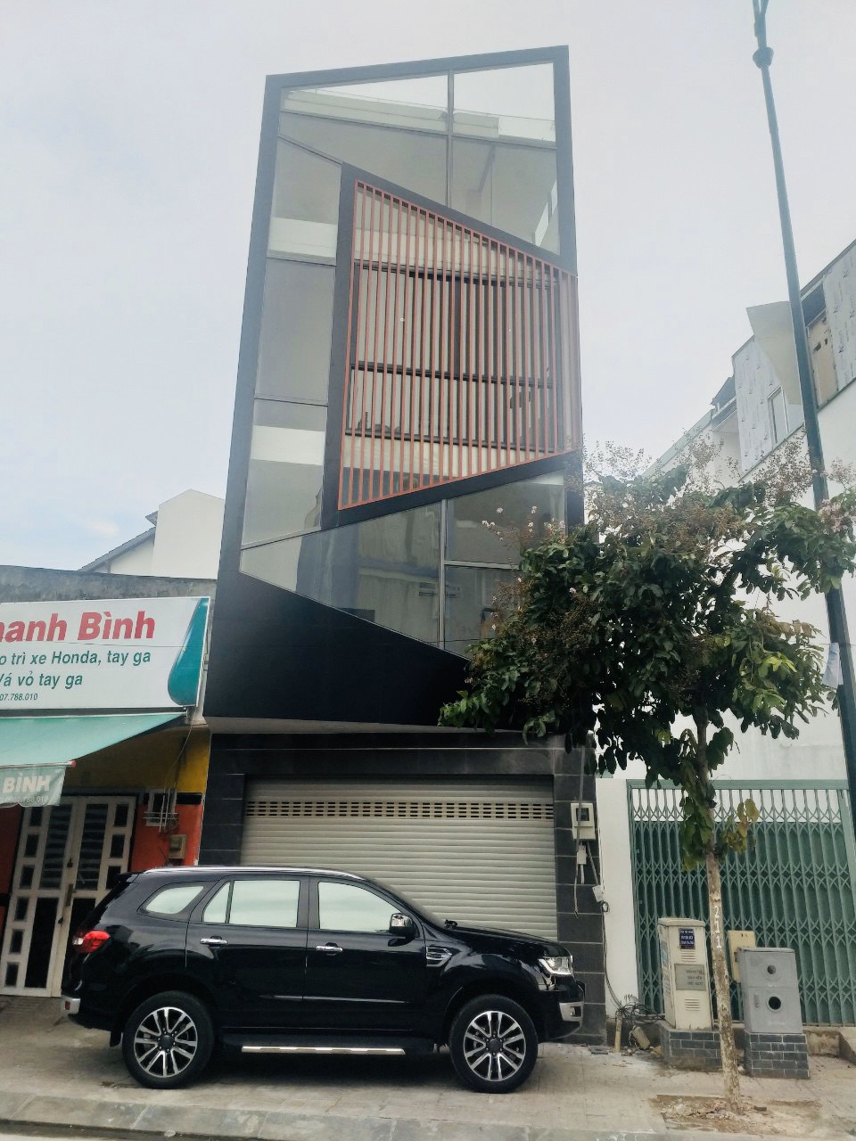 NHÀ MẶT TIỀN ĐƯỜNG BẠCH ĐẰNG - CỬA NGÕ SÂN BAY THUẬN TIỆN KINH DOANH BUÔN BÁN 5X9M