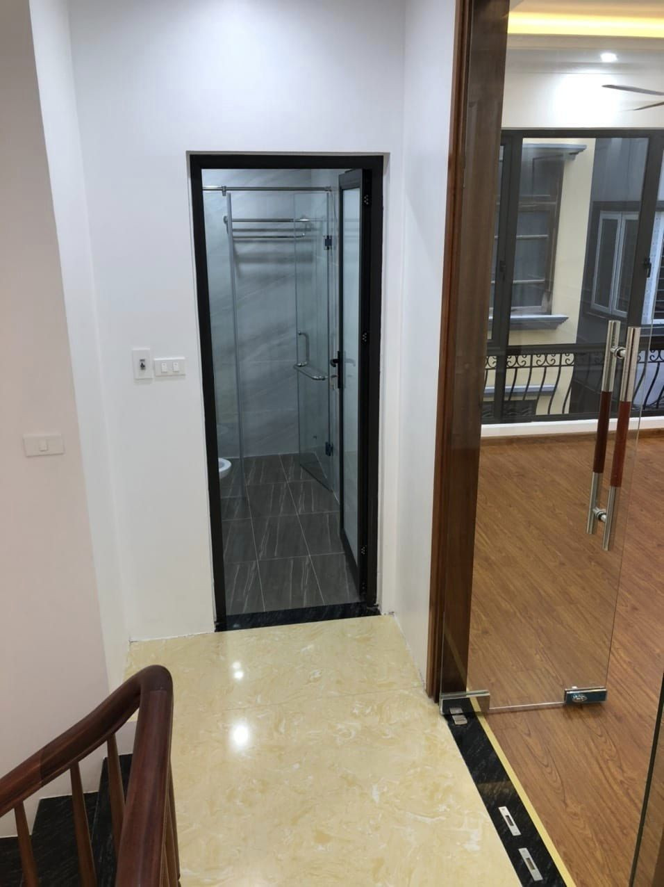 Bán nhà Hồ Tùng Mậu Cầu Giấy 39m2 5 tầng mặt tiền 5.6m