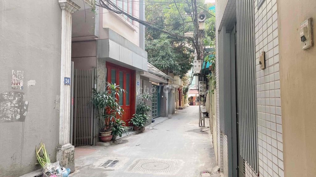 CHÍNH CHỦ CẦN BÁN NHANH CĂN NHÀ 5 TẦNG NGÕ THÔNG BỒ ĐỀ.Địa chỉ: ngõ 135 phố Bồ Đề, Long Biên, Hà Nội.