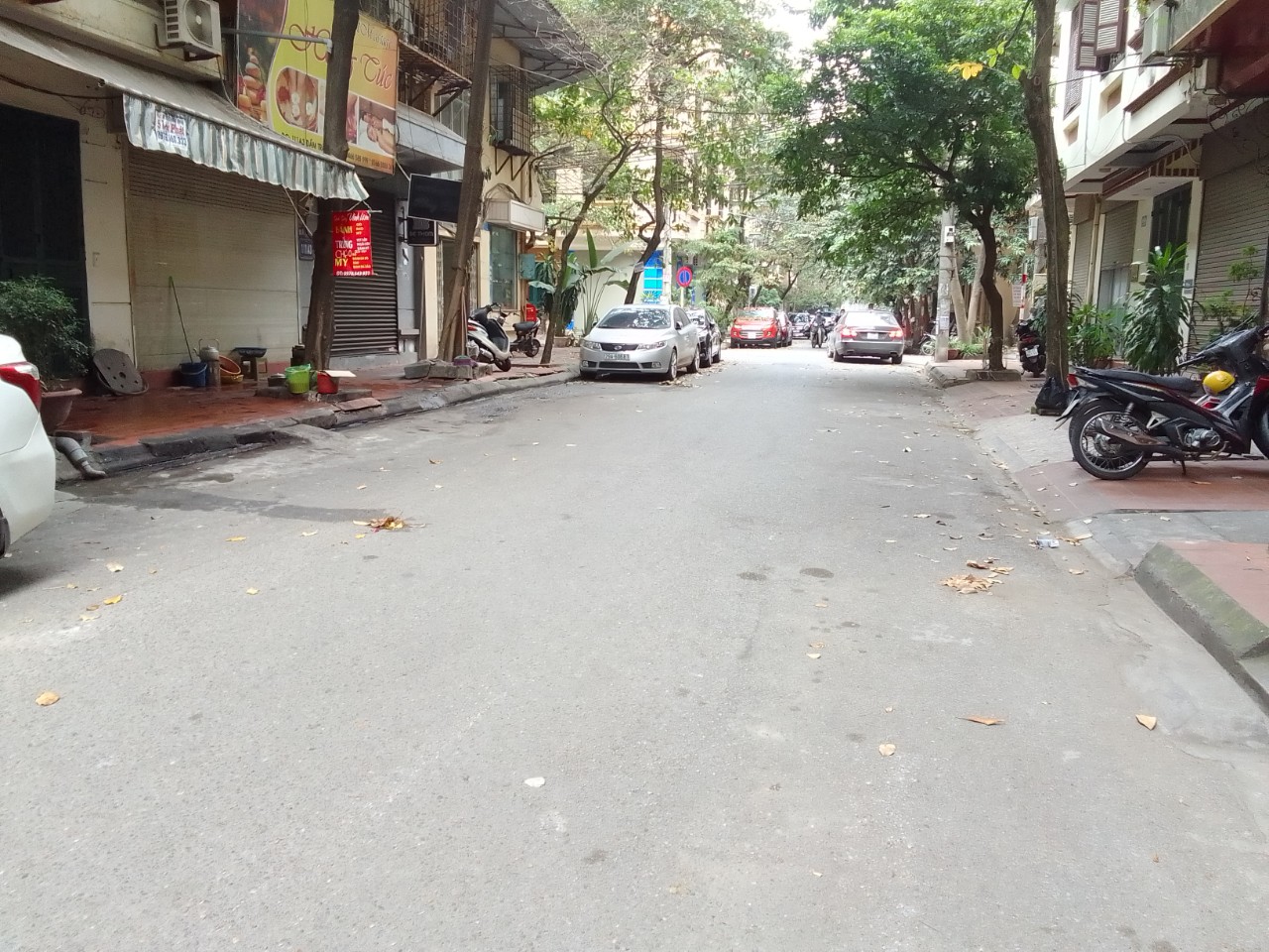 Cho thuê nguyên căn Đầm Trấu, Hai Bà Trưng, 55m2x4TxMT4, 2 mặt đường, oto đỗ trước sau, Vỉa hè rộng.