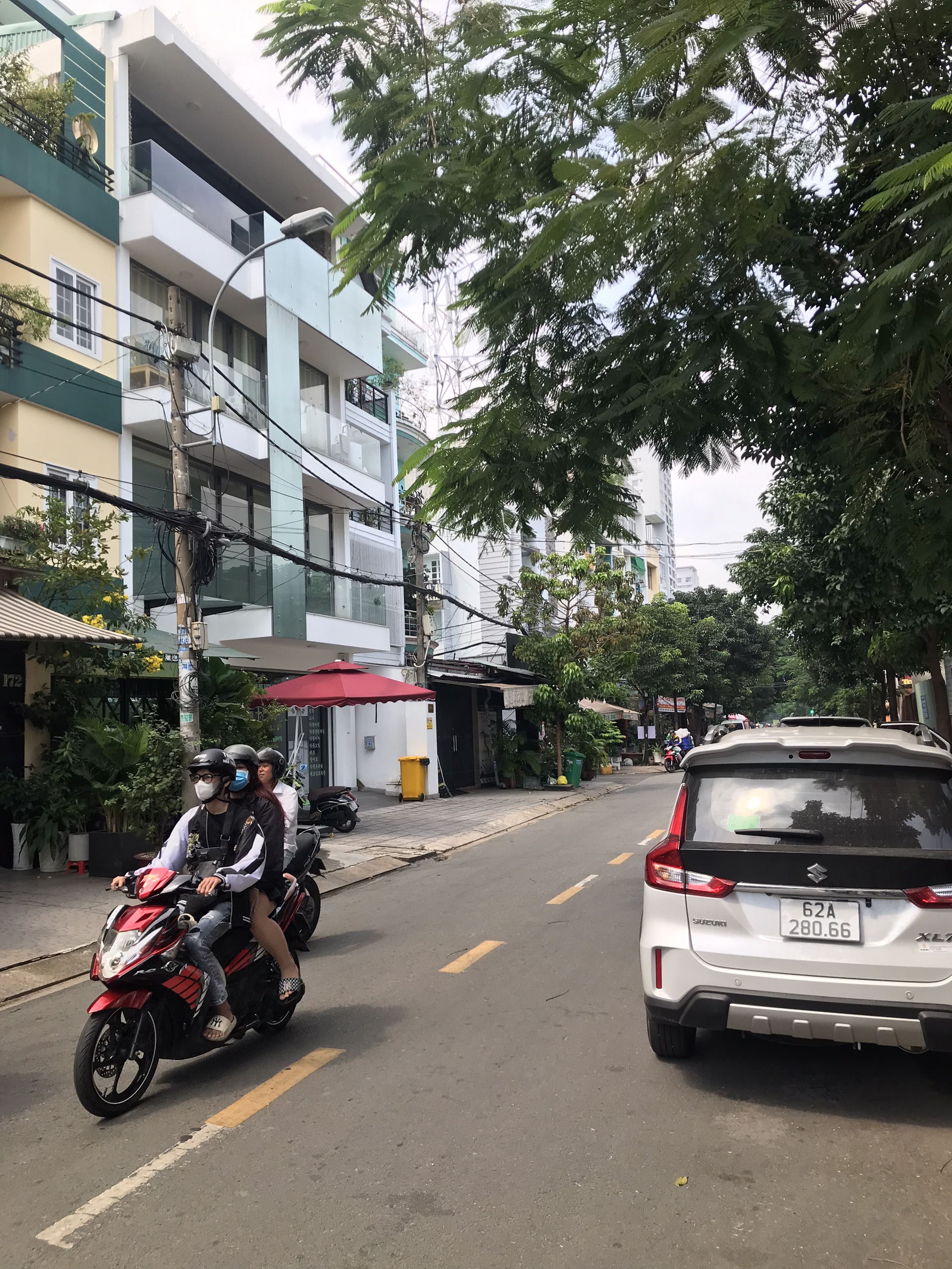 Bán nhà mặt tiền Hồng Hà, p9 phú nhuận, 4 lầu 80m2 chỉ 15 tỉ tl.