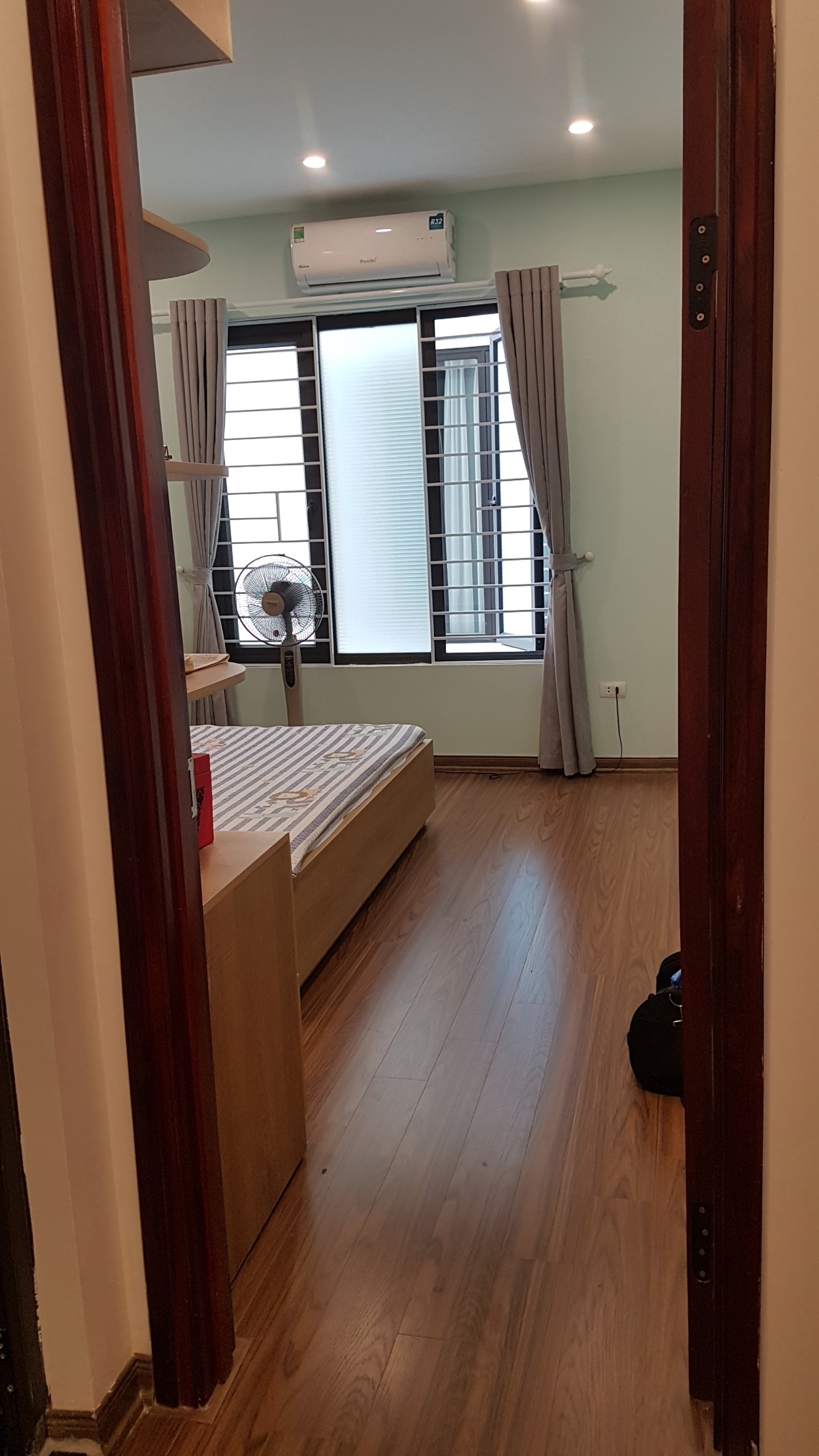 Chủ nhà cần bán gấp nhà 30m x 5 tầng phố Tư Đình, Long Biên: