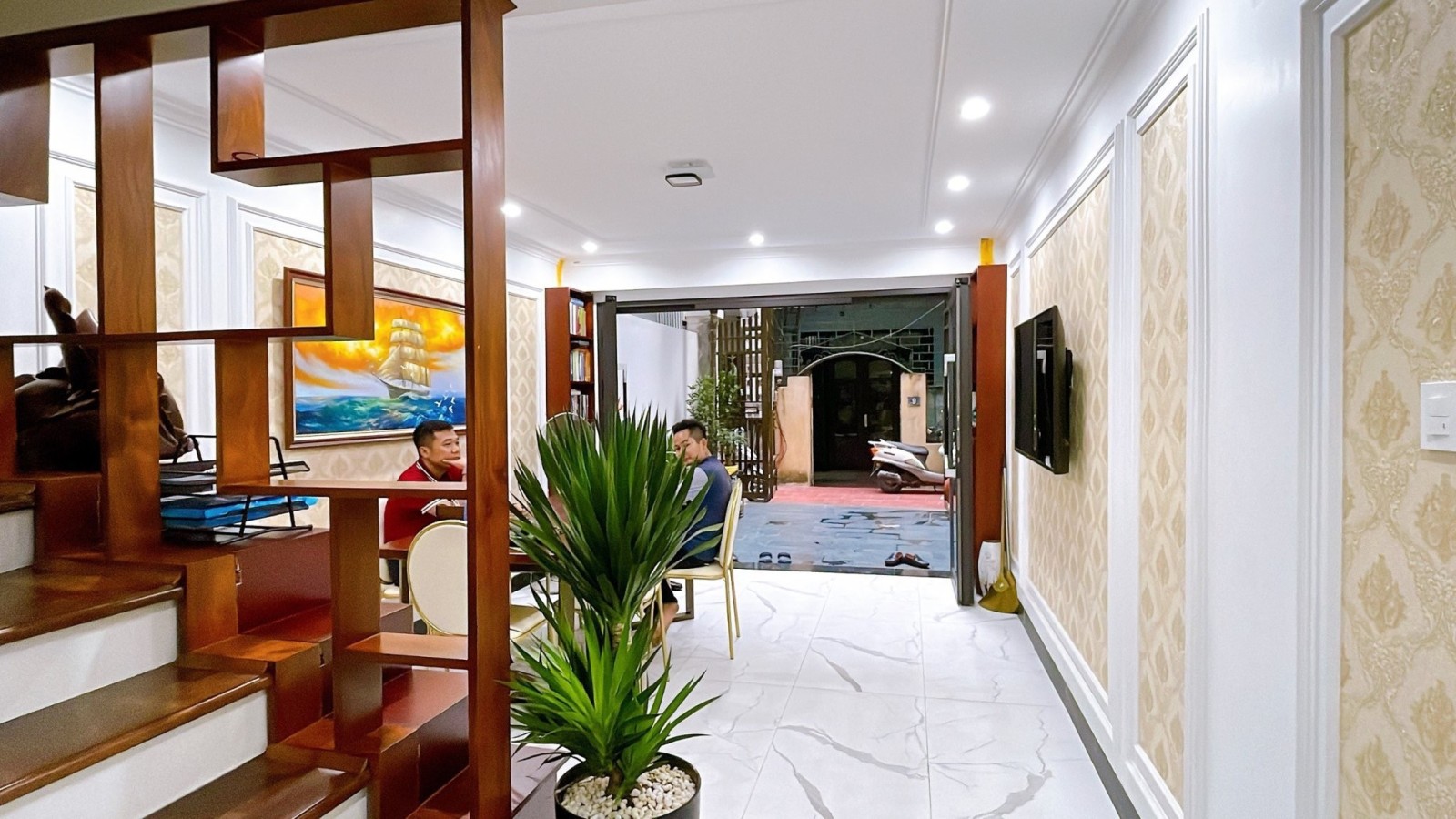 Mua đất tặng nhà full nội thất gỗ Lim Lào, 72m chỉ 10 tỷ