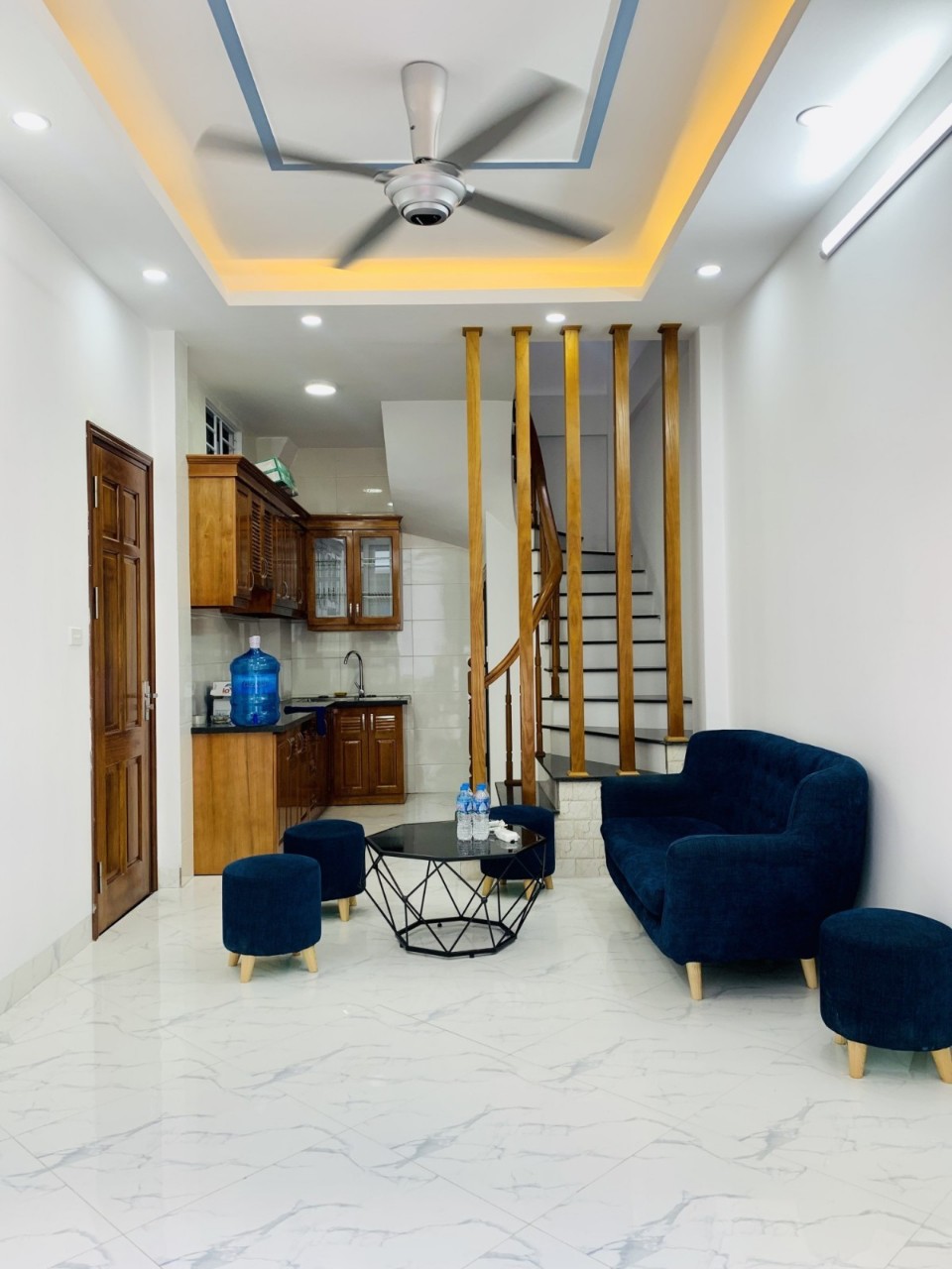 Lõi trung tâm- seri nhà mới- nhỏ xinh - Nguyễn Văn Cừ - hơn 3 tỷ