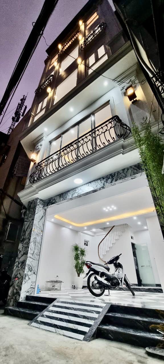 Bán nhà Hoàng Quốc Việt- Cầu Giấy- OTO Đỗ Cửa- Vừa ở vừa cho thuê