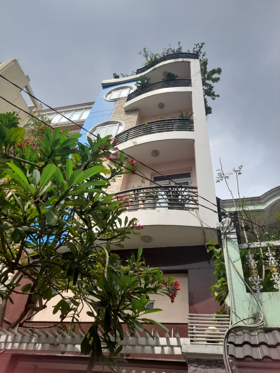 Cần bán nhà hxh tận nhà, 4 lầu mới đẹp, 5 phòng đường lê văn sỹ giá 7 tỉ 5.