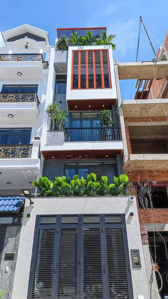 Nhà mới koong 5 tầng Ngọc Lâm, nội thất đỉnh,nhỉnh 6 tỷ