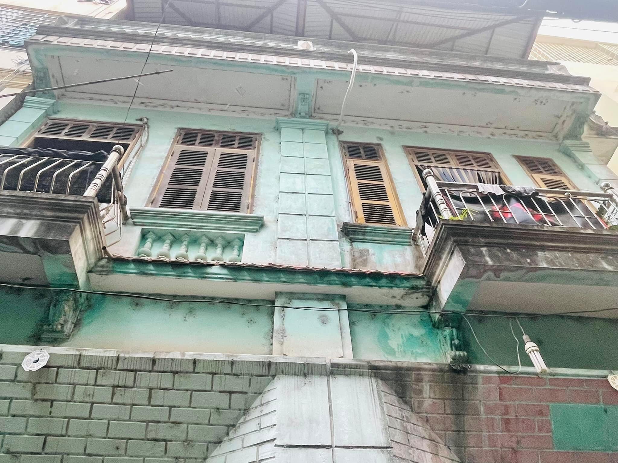 BÁN NHÀ LẠC LONG QUÂN, Ô TÔ ĐỖ, 72M*3TANG, MT 8,2M, NỞ HẬU LÔ GÓC, GIÁ 11,8 TỶ