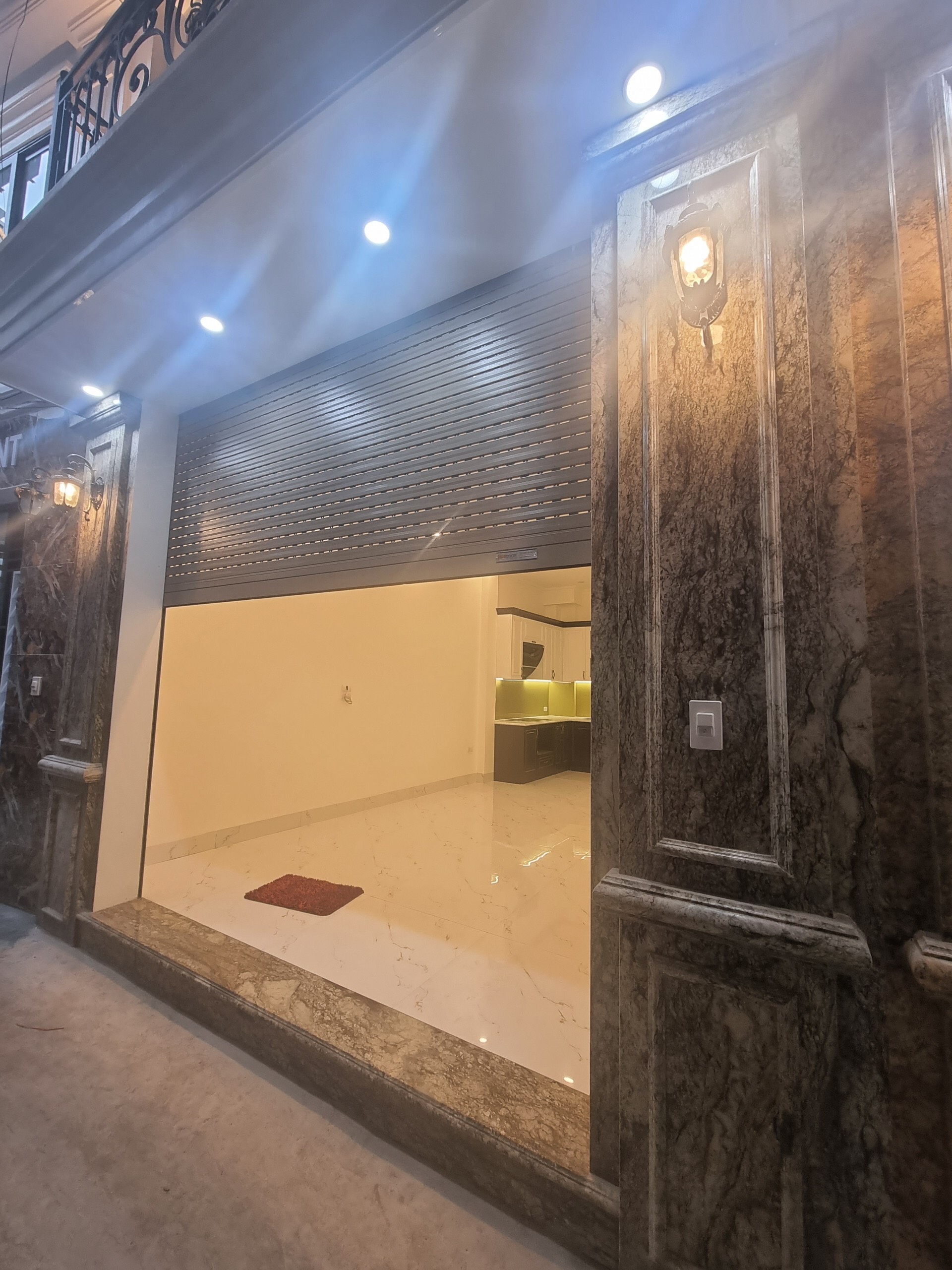 SOS - CHÍNH CHỦ CẦN BÁN NHÀ MỚI KOONG 5 TẦNG PHỐ TRẦN KHÁT CHÂN - 5 PHÚT LÊN PHỐ CỔ - 2 THOÁNG VĨNH VIỄN - CÔNG VIÊN VÕ