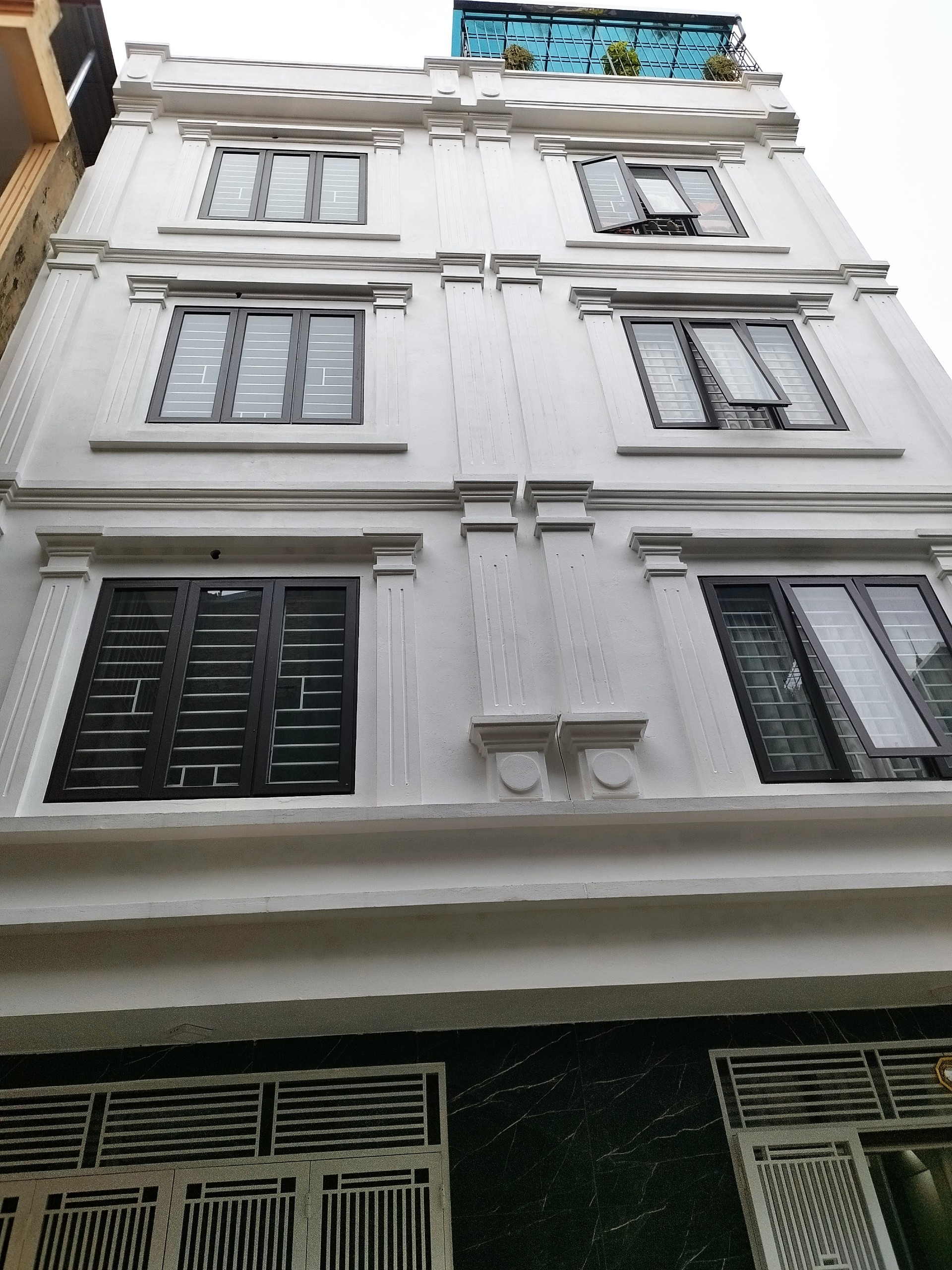 Chỉ còn 1 căn duy nhất một căn 5 tầng xây mới 5 tầng full nội thất tại đường Thanh Bình, Mỗ Lao, Hà Đông.