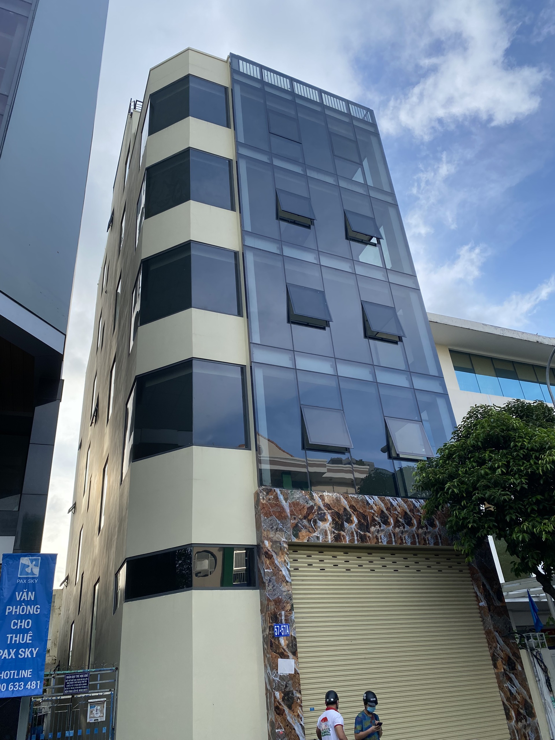 tòa nhà Cho thuê 57 Hồ Hảo Hớn 7.5 x 27 , hầm ,6 tầng giá 330 triệu/tháng